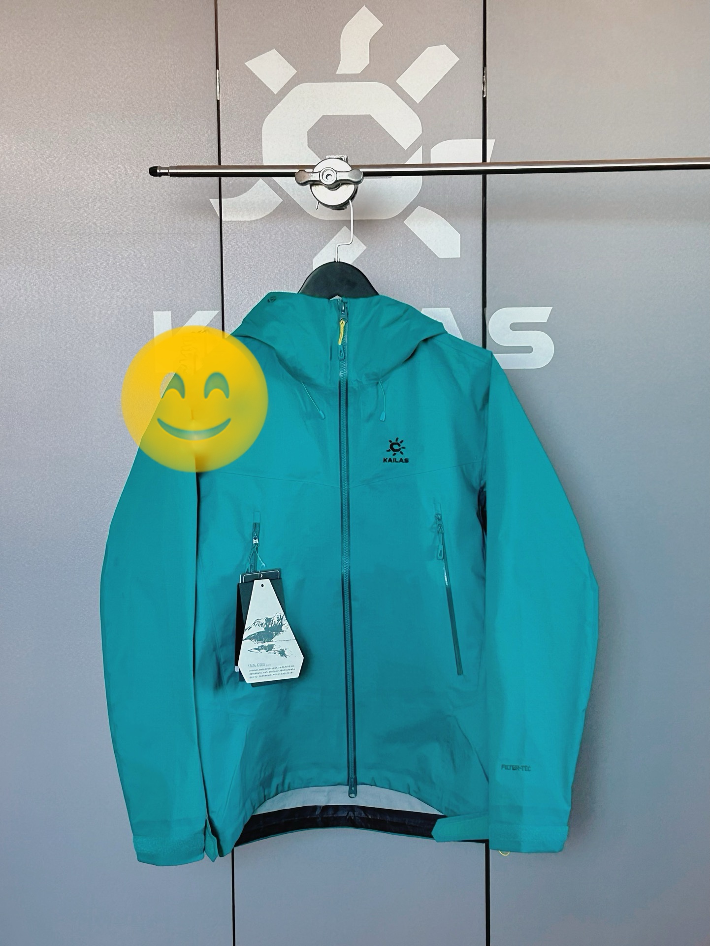 Куртка мужская Kailas Bogda LT из мембранной ткани GORE-TEX с капюшоном зелёного цвета