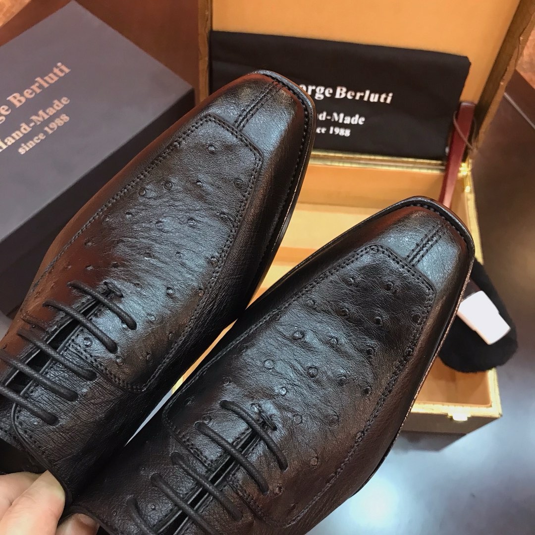 Туфли мужские в стиле Berluti из кожи страуса и натуральной кожи черного цвета