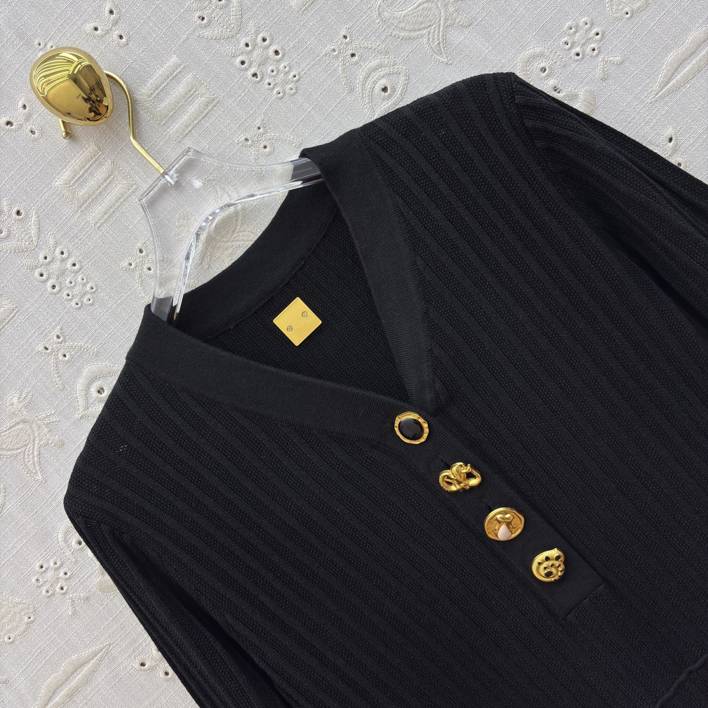 Платье женское Schiaparelli с V-образным вырезом чёрного цвета