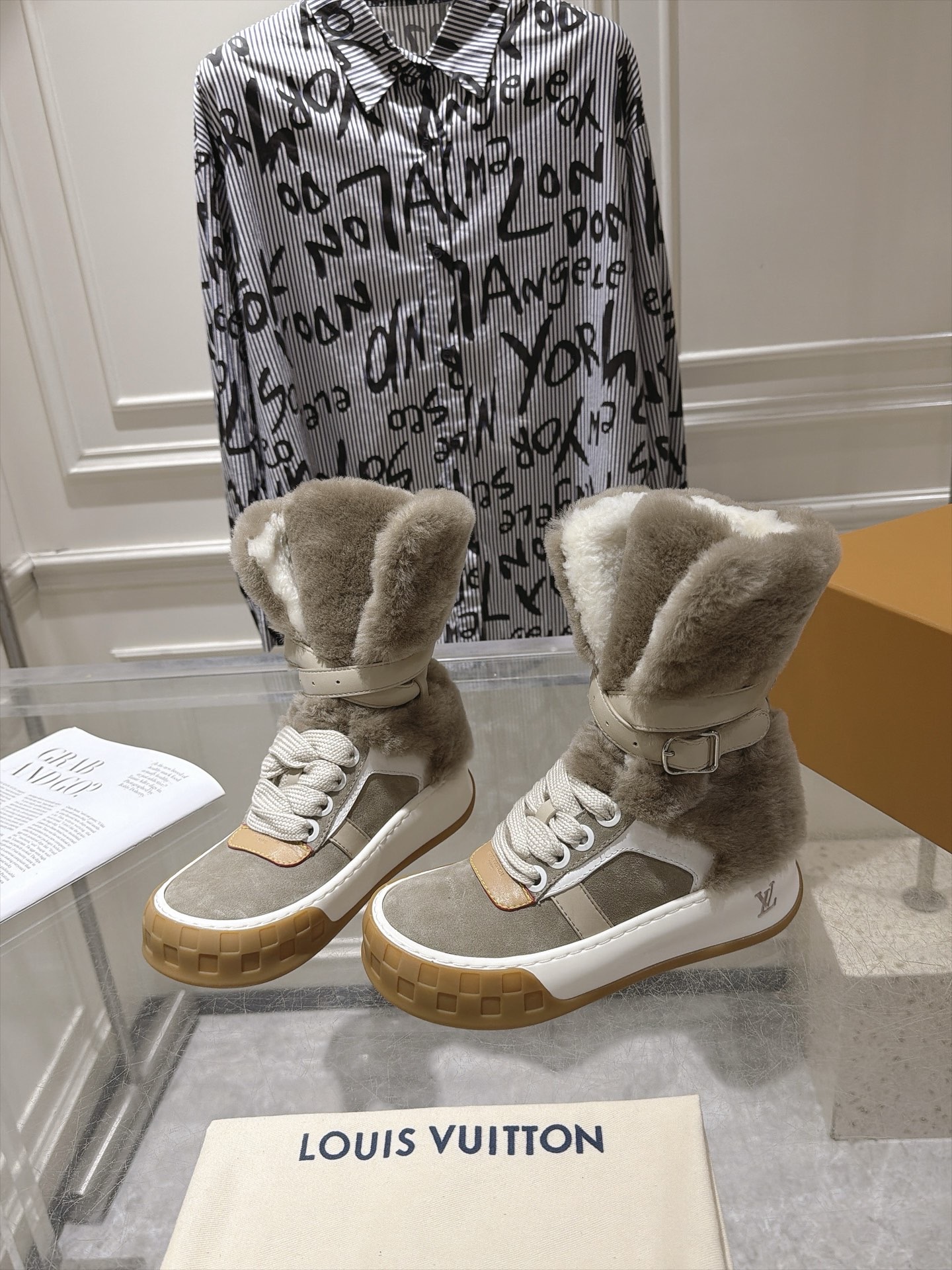 Ботинки Louis Vuitton LV Cloud Lace-Up Ankle Boot Sneaker бежевого цвета