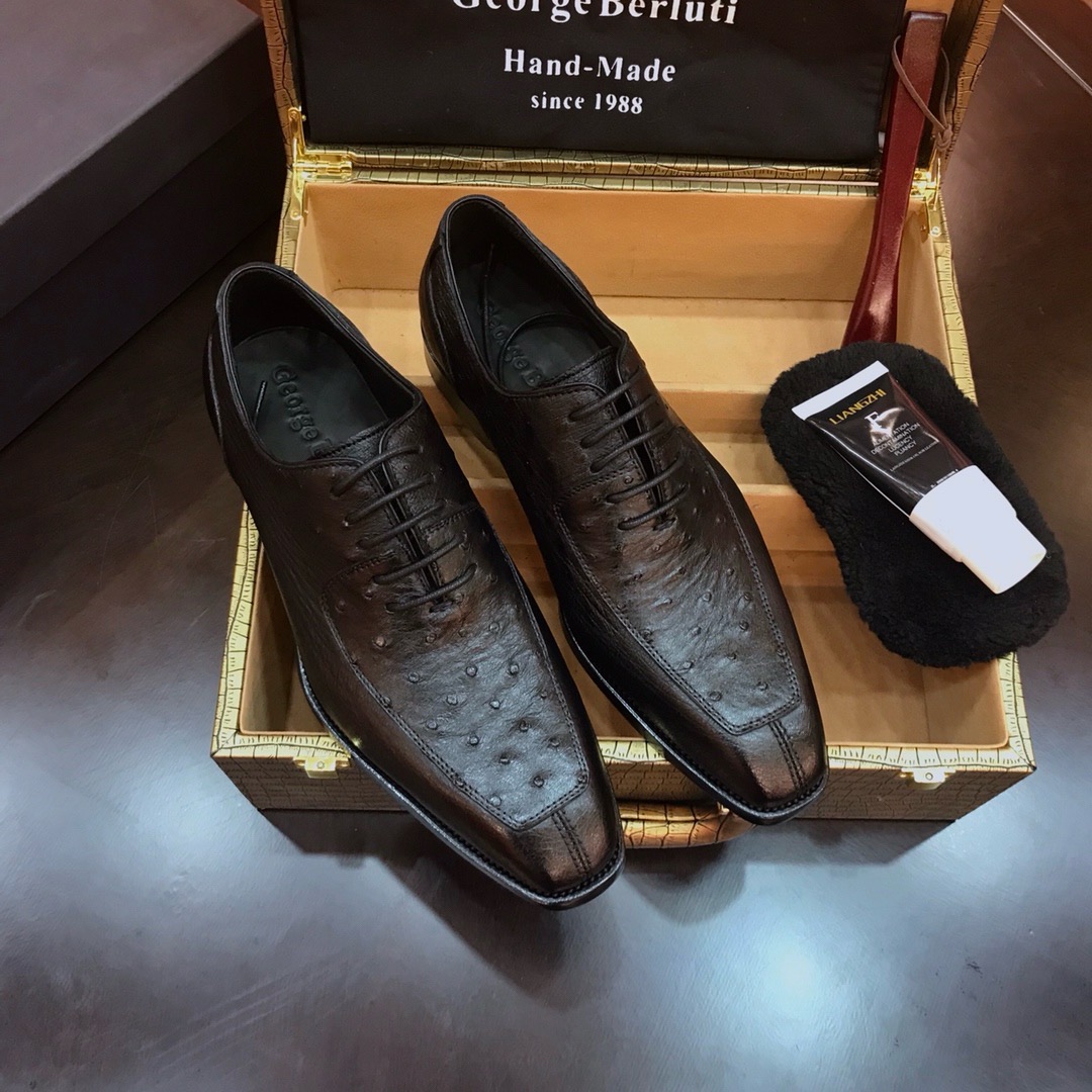 Туфли мужские в стиле Berluti из кожи страуса и натуральной кожи черного цвета