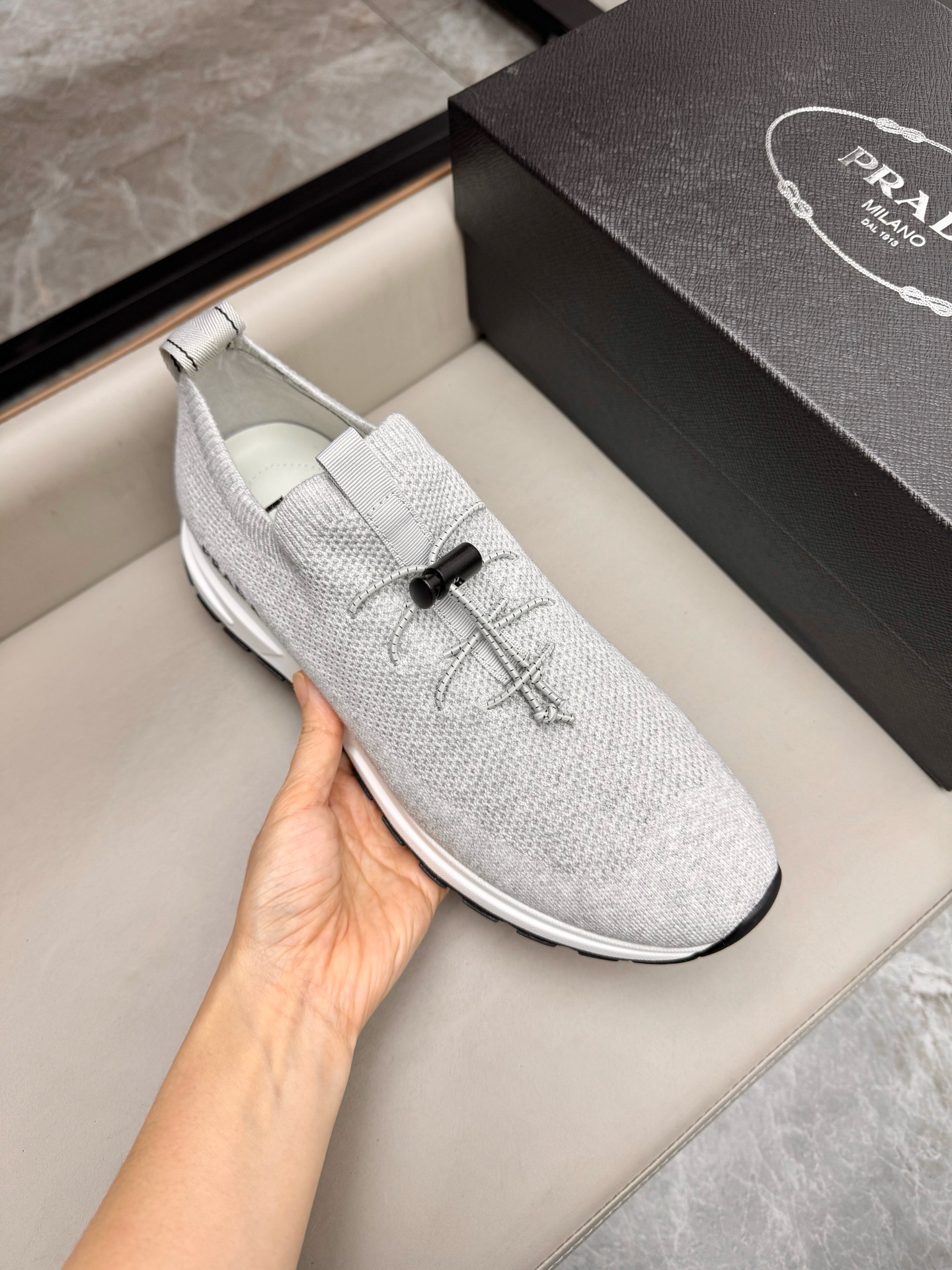 Кроссовки мужские Prada светло-серого цвета