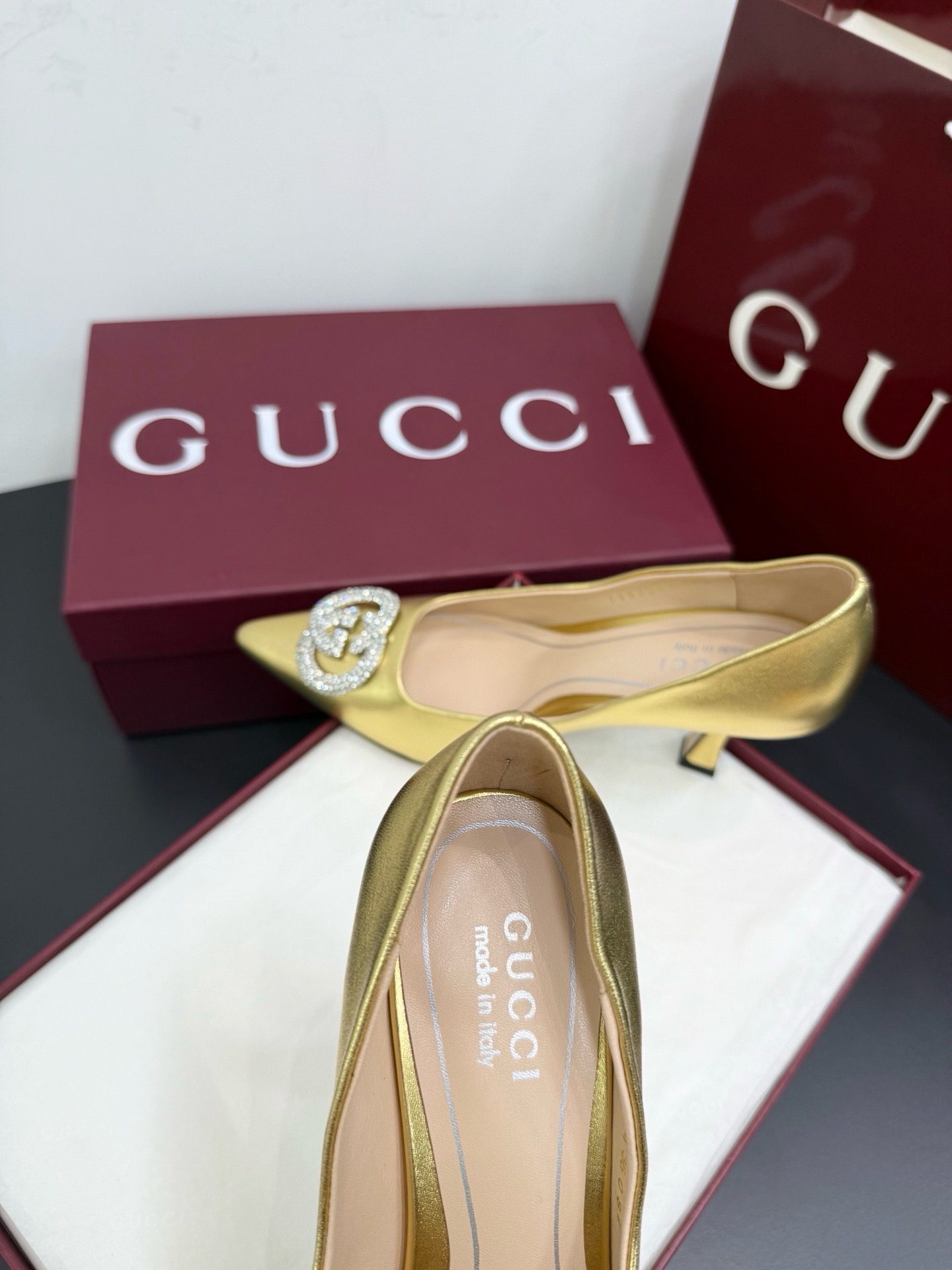 Туфли женские Gucci золотого цвета