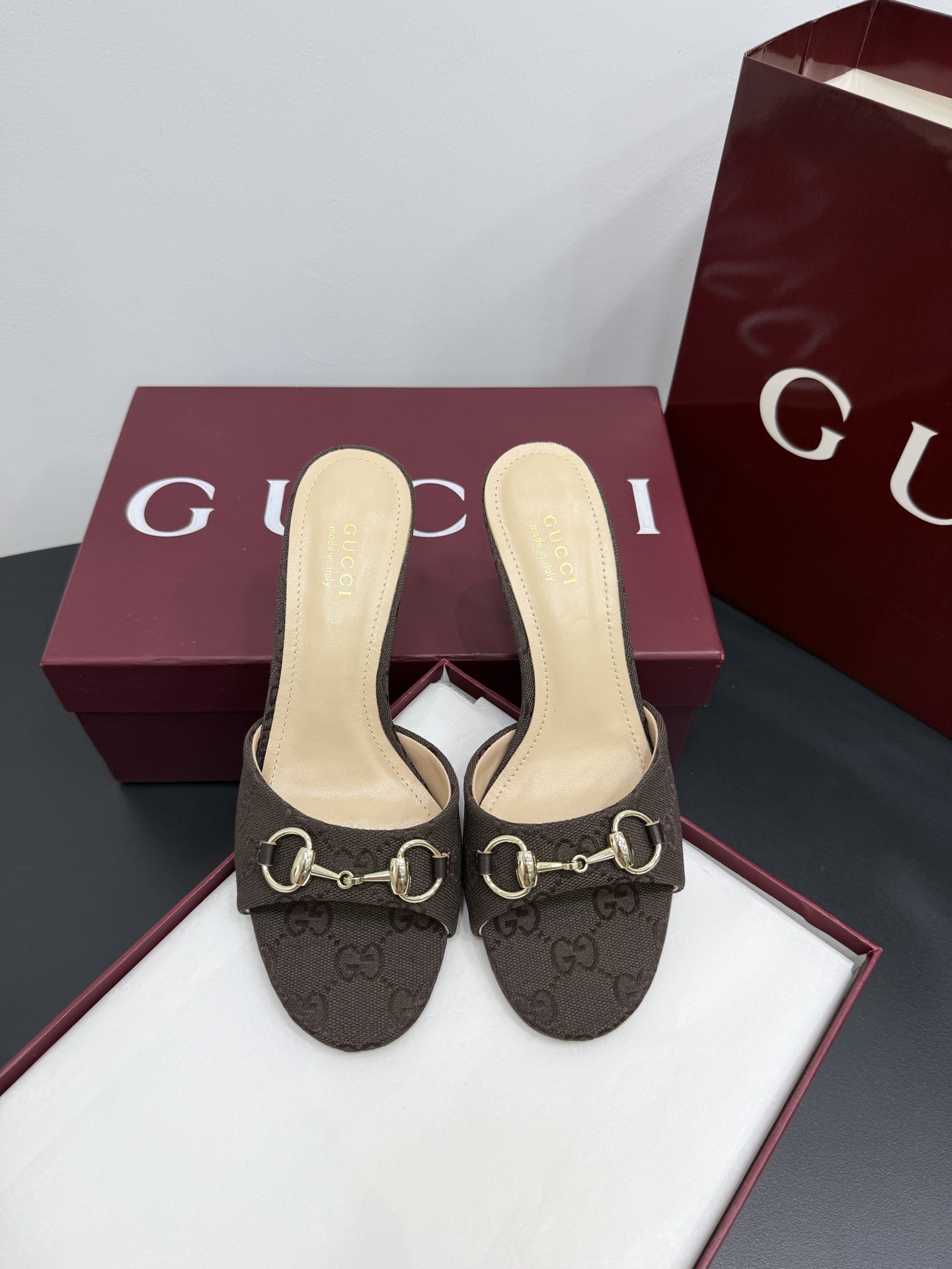 Мюли женские в стиле Gucci Horsebit коричневого цвета