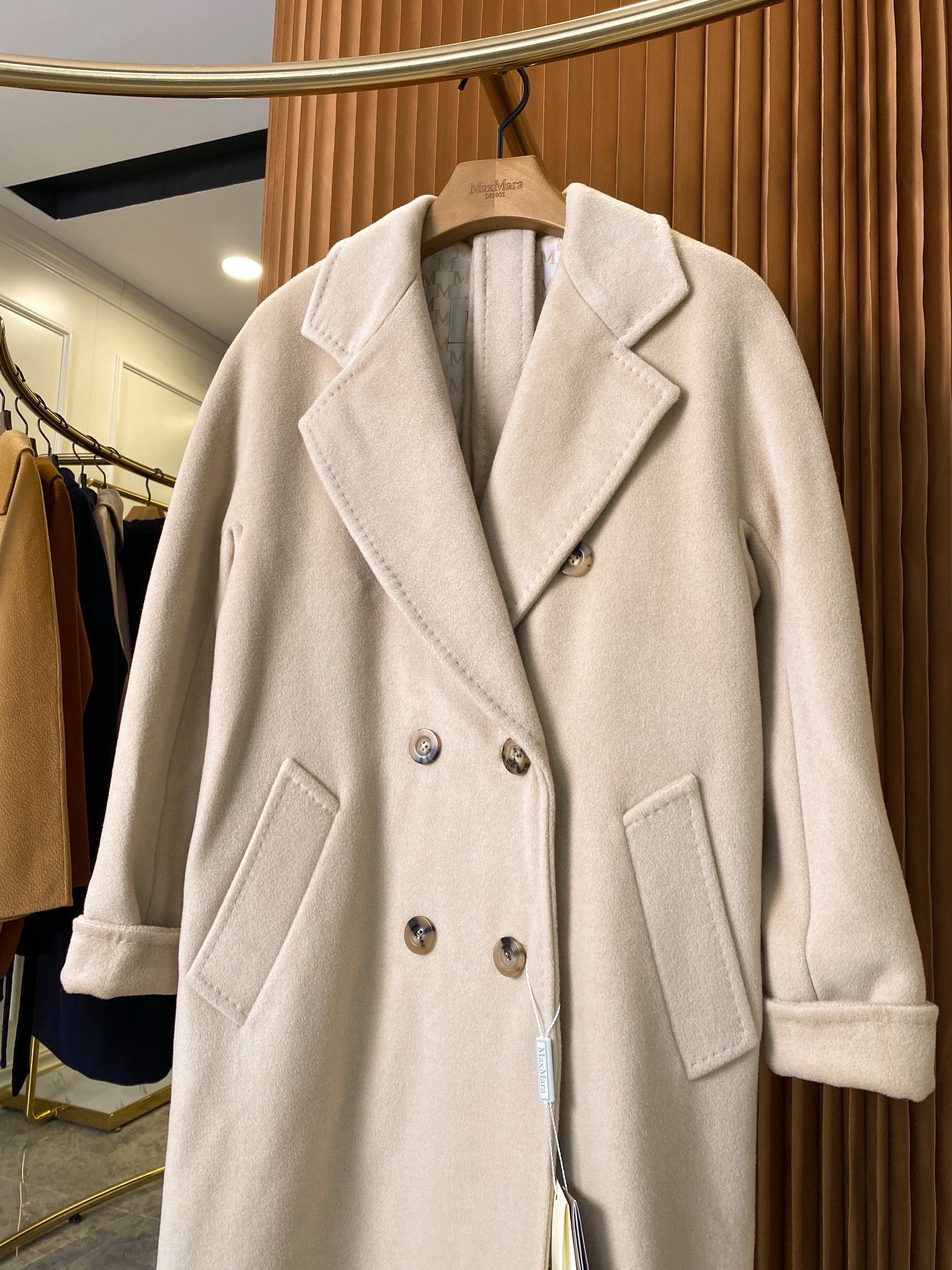Пальто женское Max Mara 101801 Icon Coat бежевого цвета