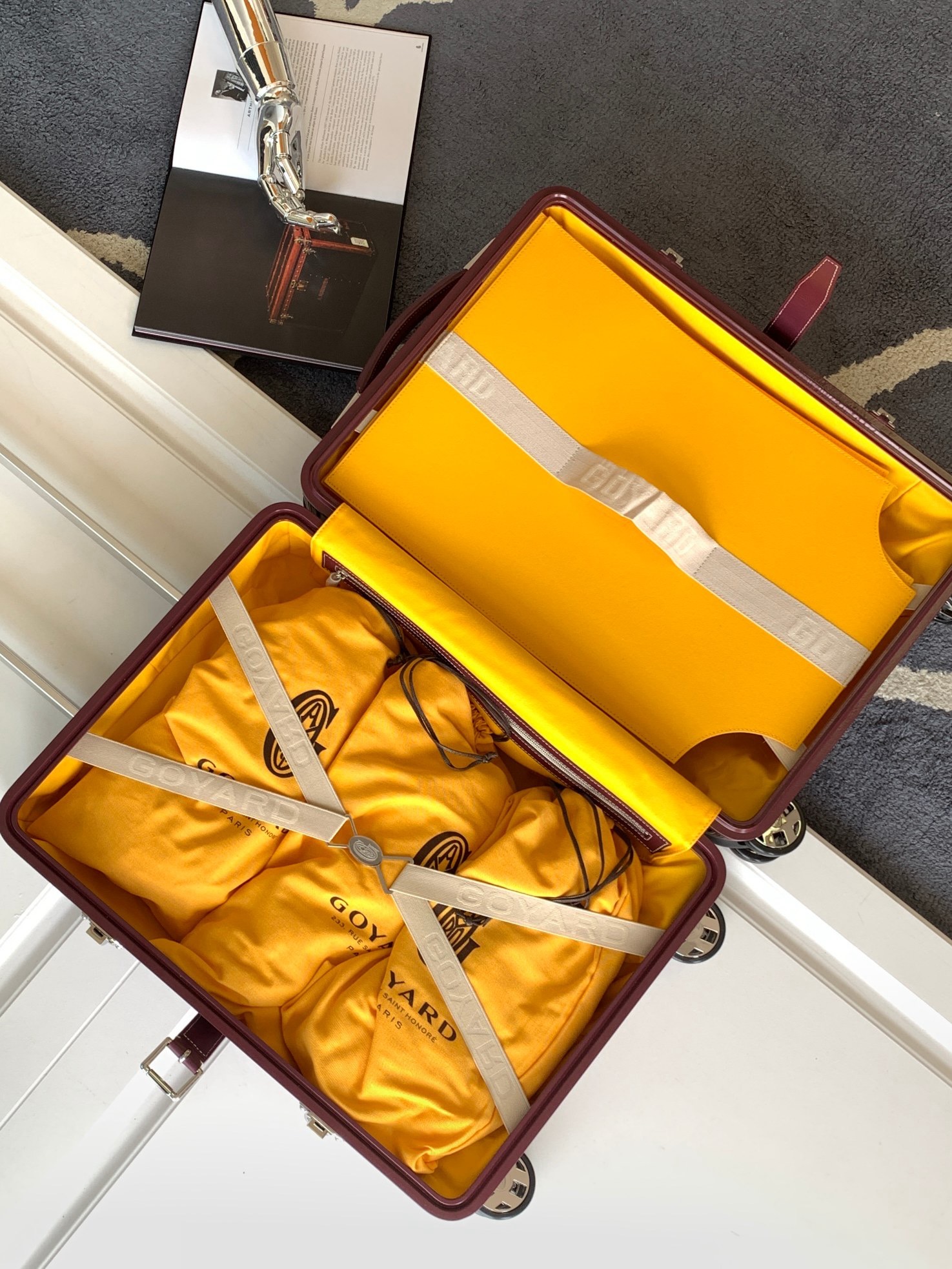 Чемодан Goyard Bourget PM бордового цвета