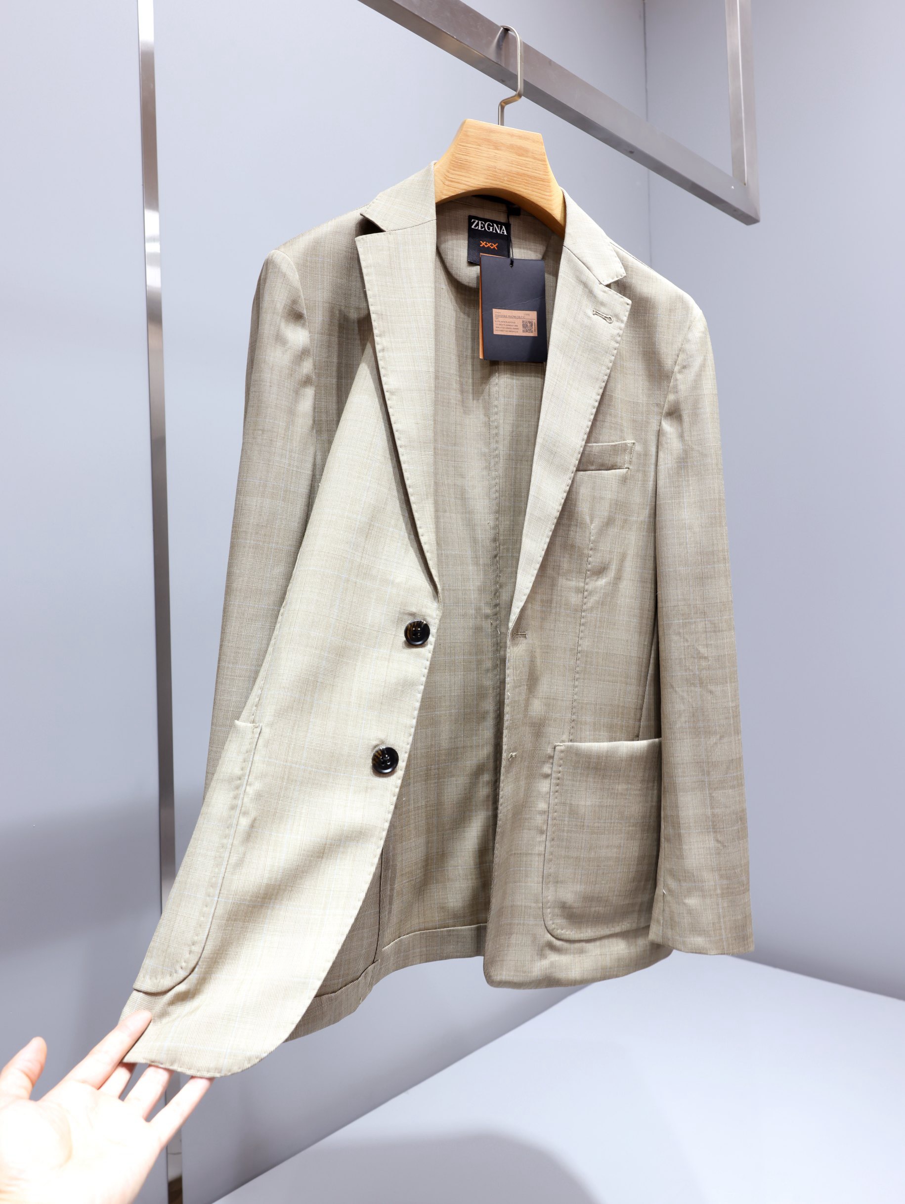 Пиджак мужской в стиле Zegna XXX Techmerino серо-бежевого цвета в клетку