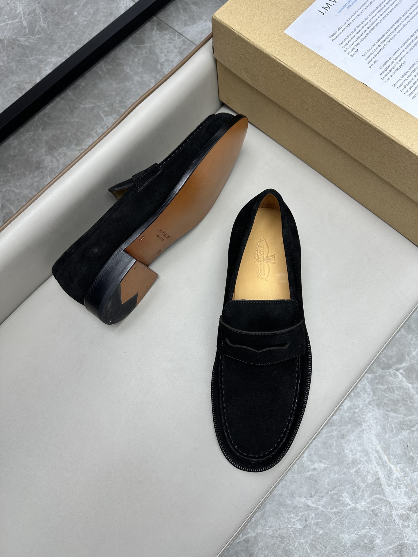 Лоферы мужские в стиле J.M. Weston из натуральной замши черного цвета