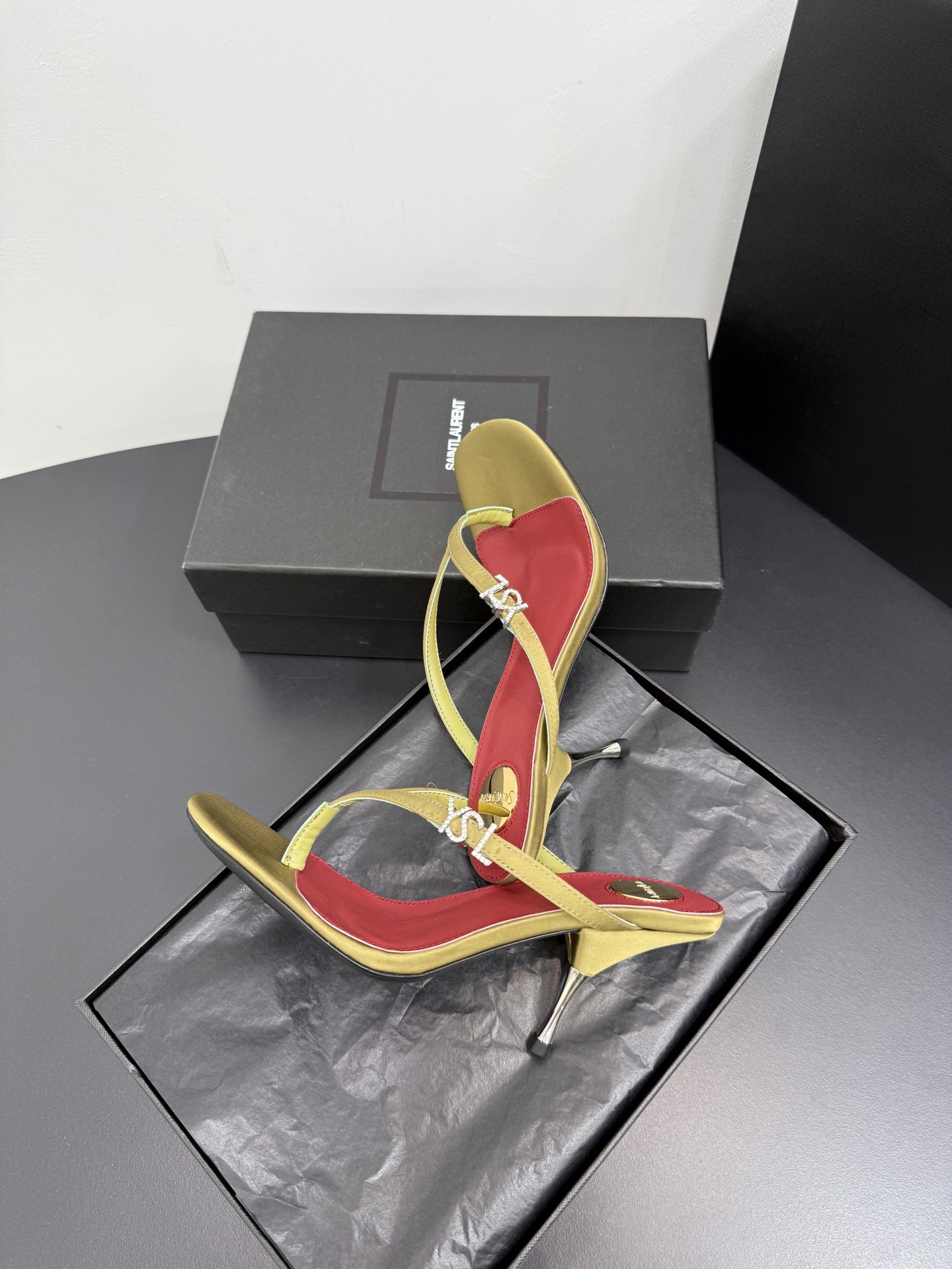 Босоножки женские в стиле Saint Laurent YSL жёлтого цвета