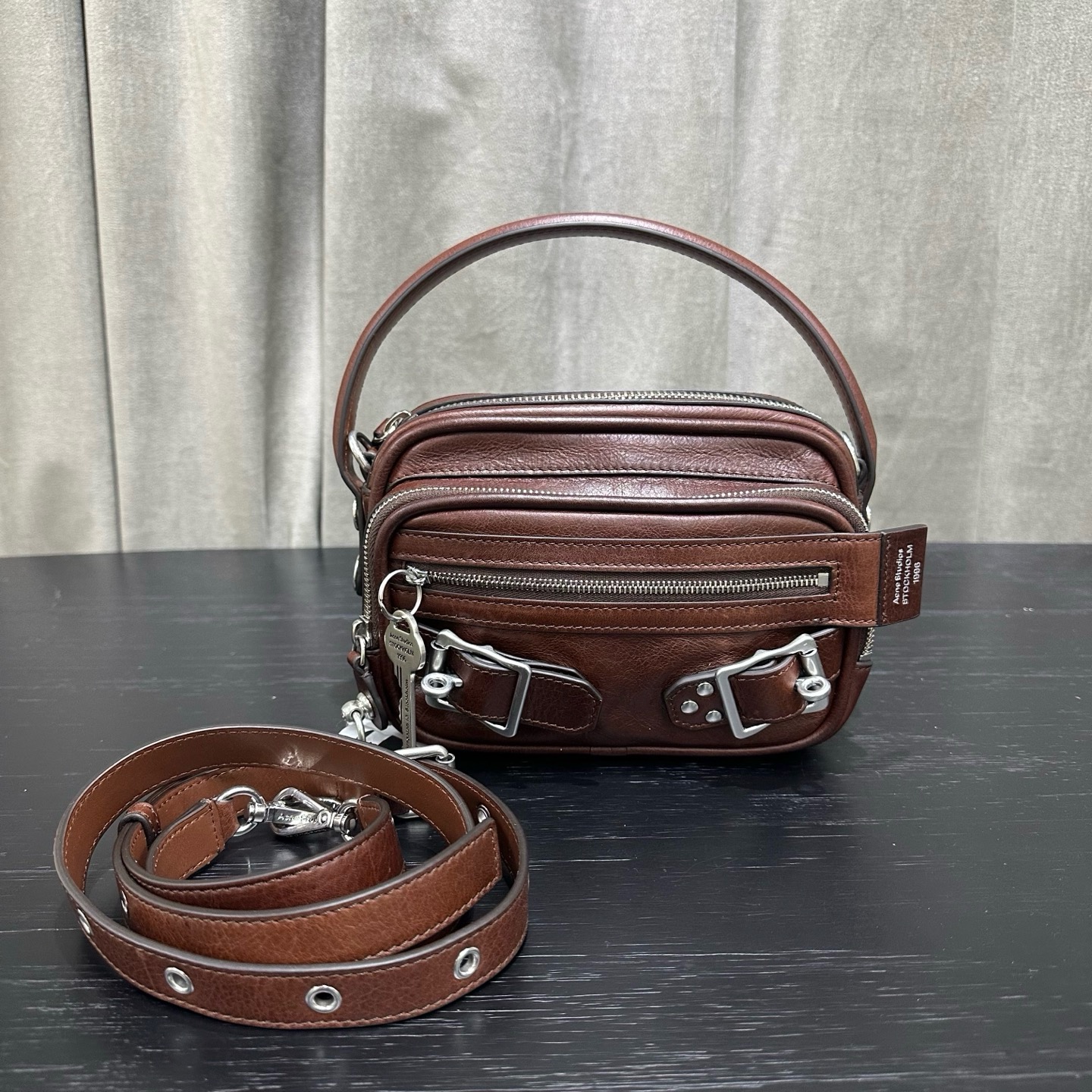 Сумка женская Acne Studios Camero коричневого цвета