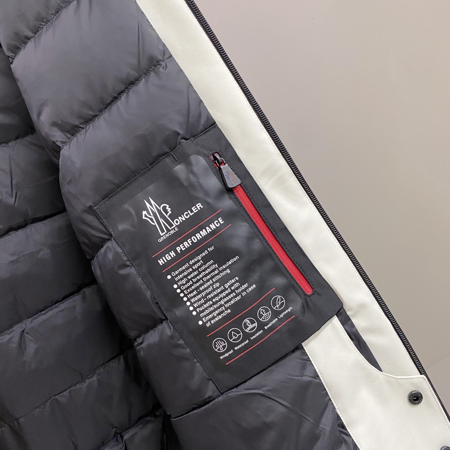 Куртка пуховая мужская Moncler Grenoble чёрно-белого цвета с натуральным пухом и утеплителем Polartec Alpha Direct