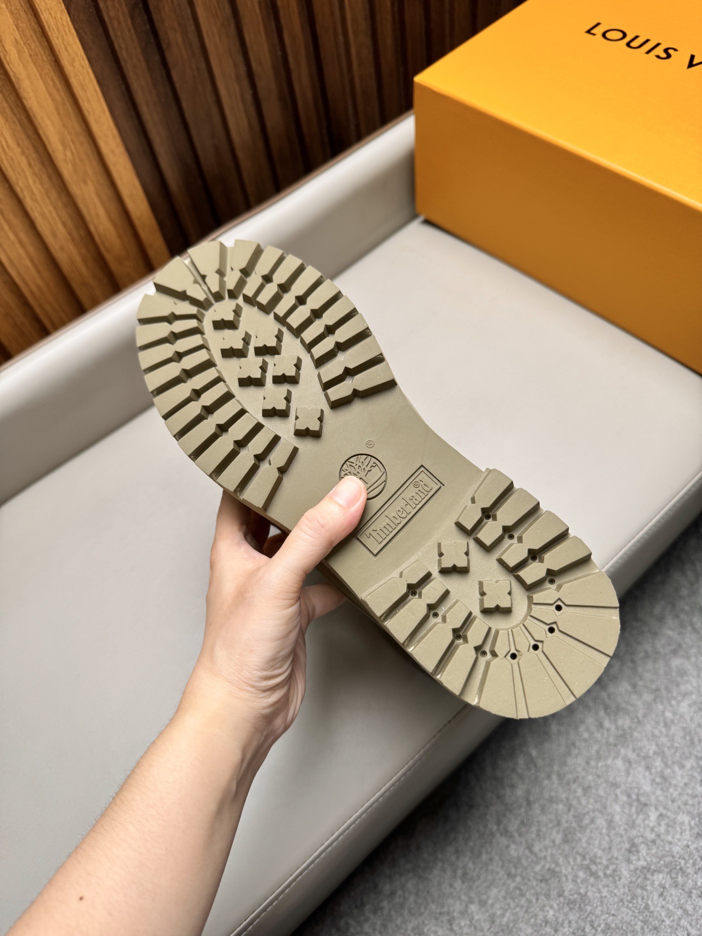 Ботинки мужские Louis Vuitton LV Remix Combat Boot цвета хаки