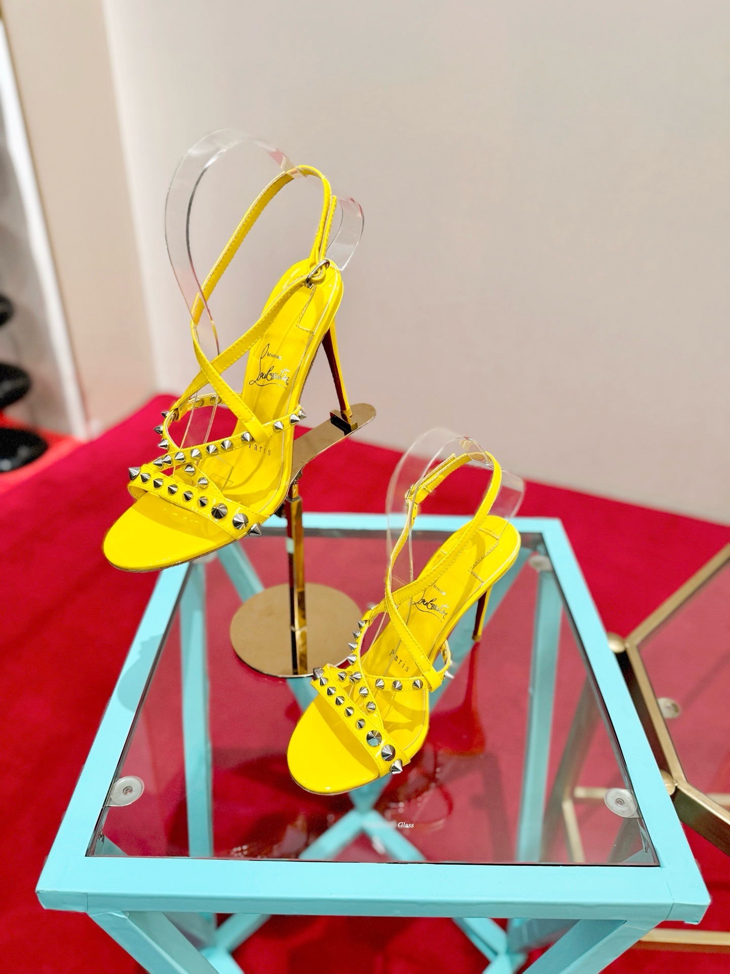 Босоножки женские в стиле Christian Louboutin So Kate желтого цвета