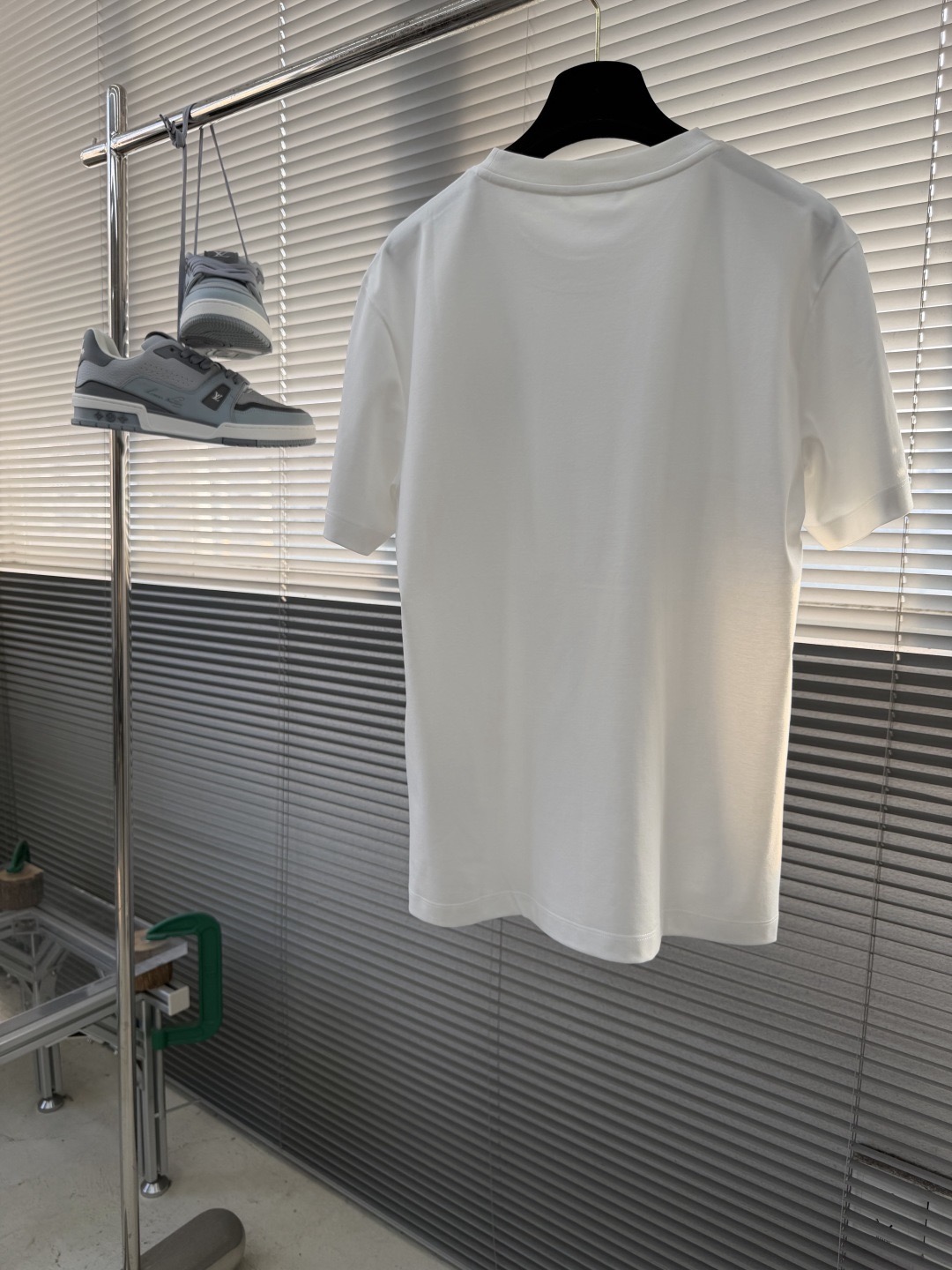 Футболка мужская в стиле Moncler с логотипом белого цвета