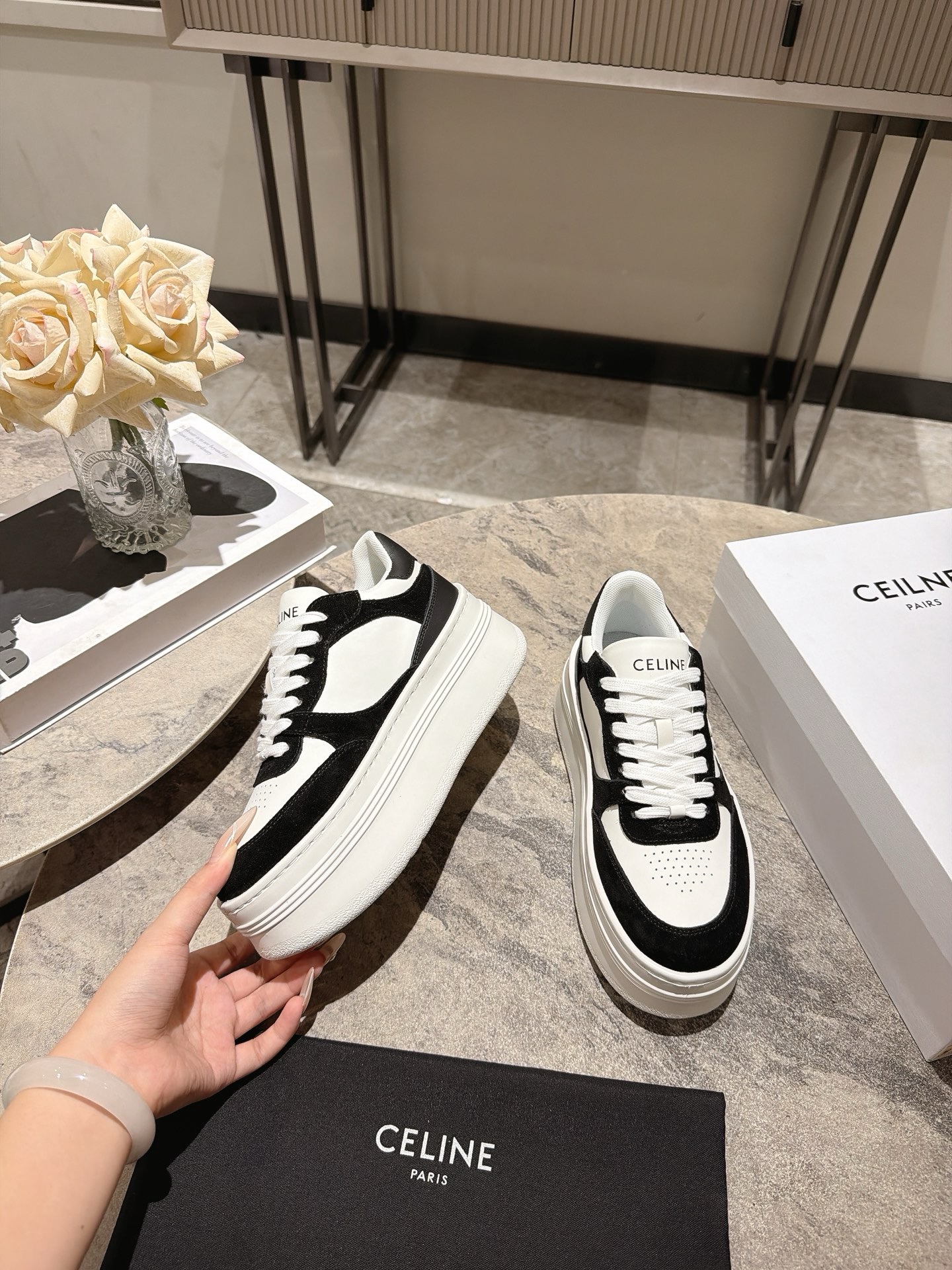 Кроссовки женские в стиле Celine чёрно-белого цвета
