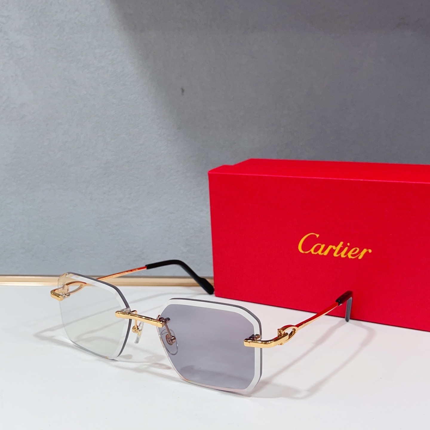 Очки солнцезащитные женские в стиле Cartier