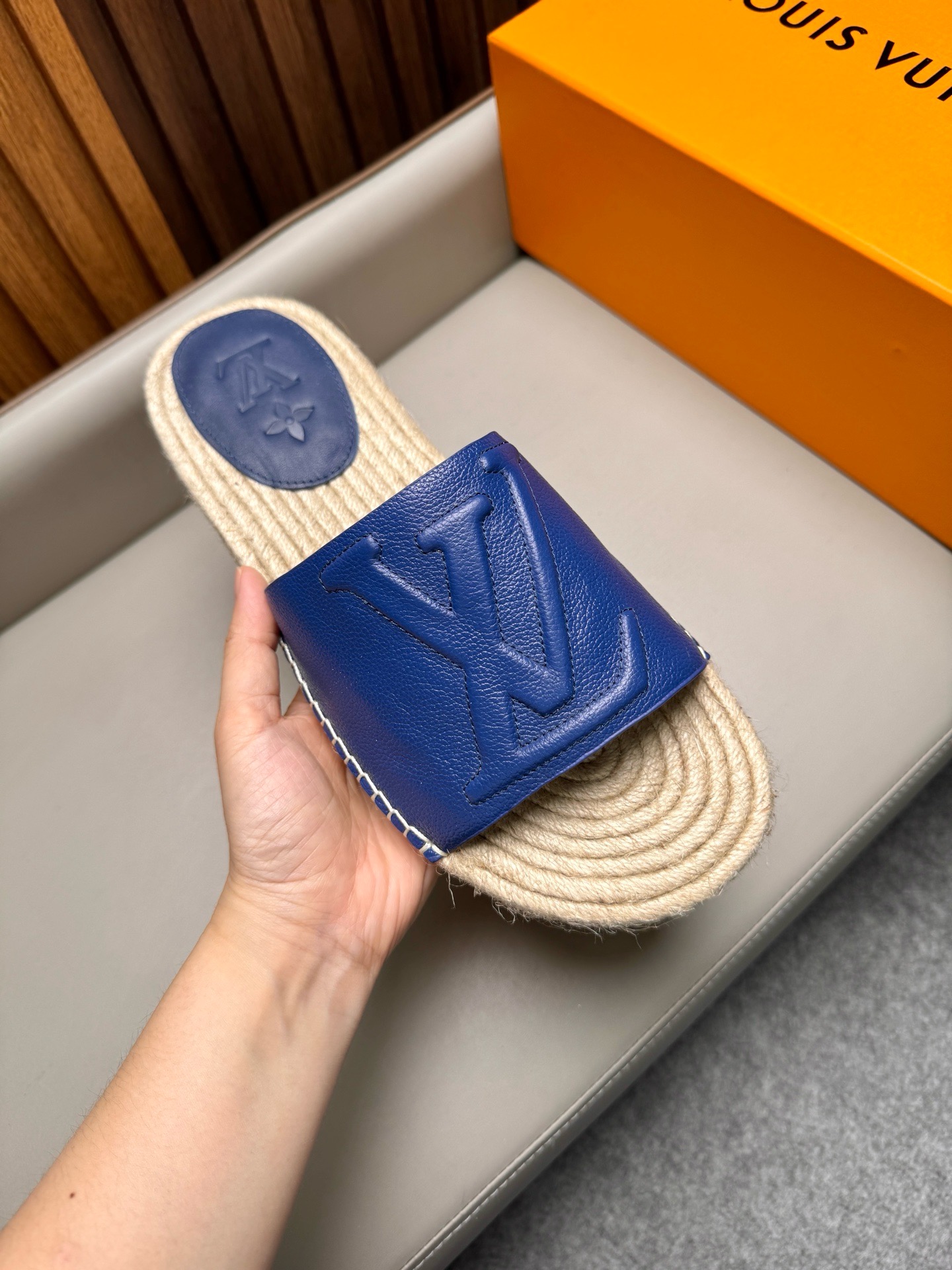 Шлёпанцы мужские в стиле Louis Vuitton синего цвета