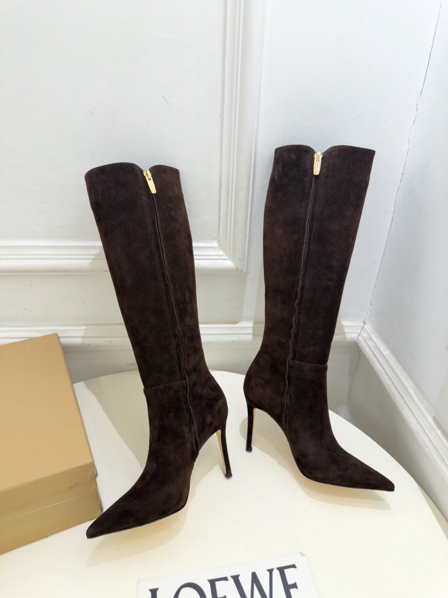 Сапоги женские Gianvito Rossi из натуральной замши темно-коричневого цвета