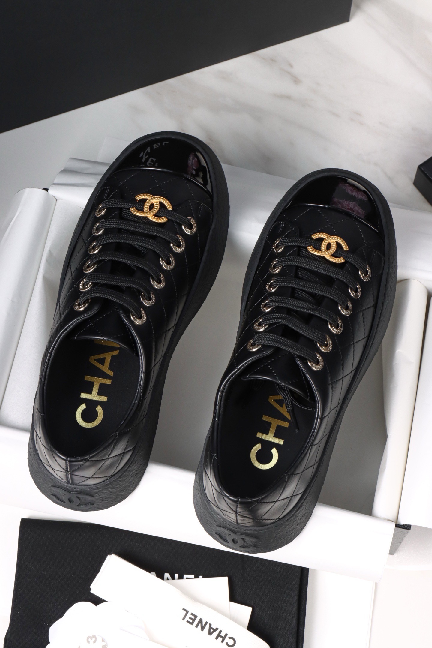 Кеды женские Chanel 25A из натуральной кожи черного цвета