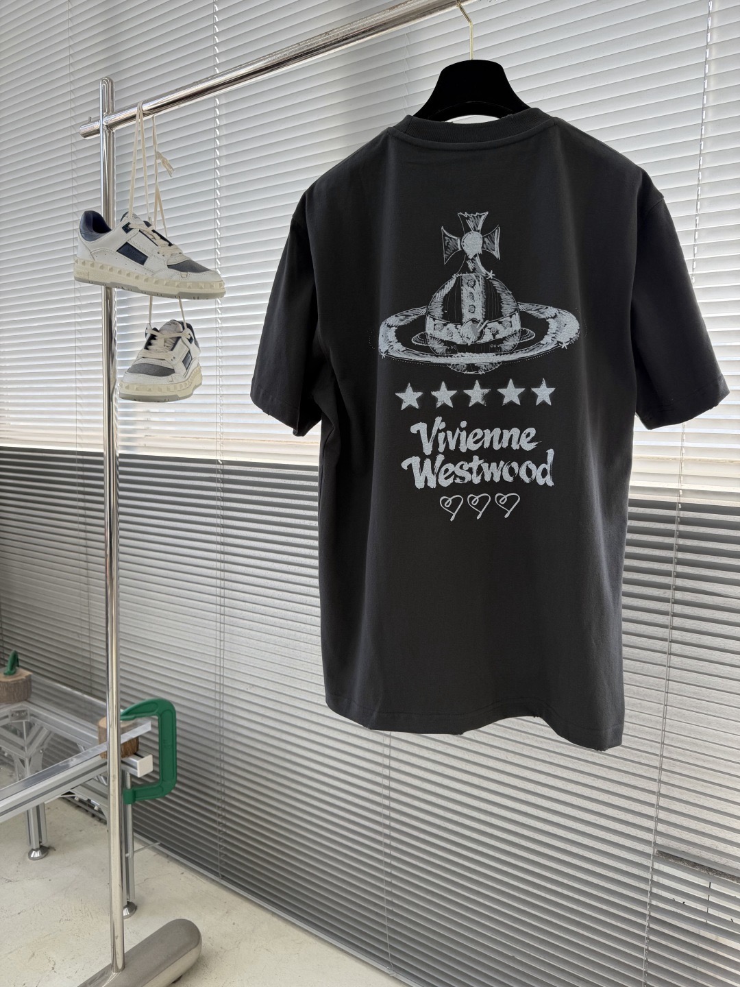 Футболка мужская в стиле Vivienne Westwood с принтом (оверсайз) чёрного цвета