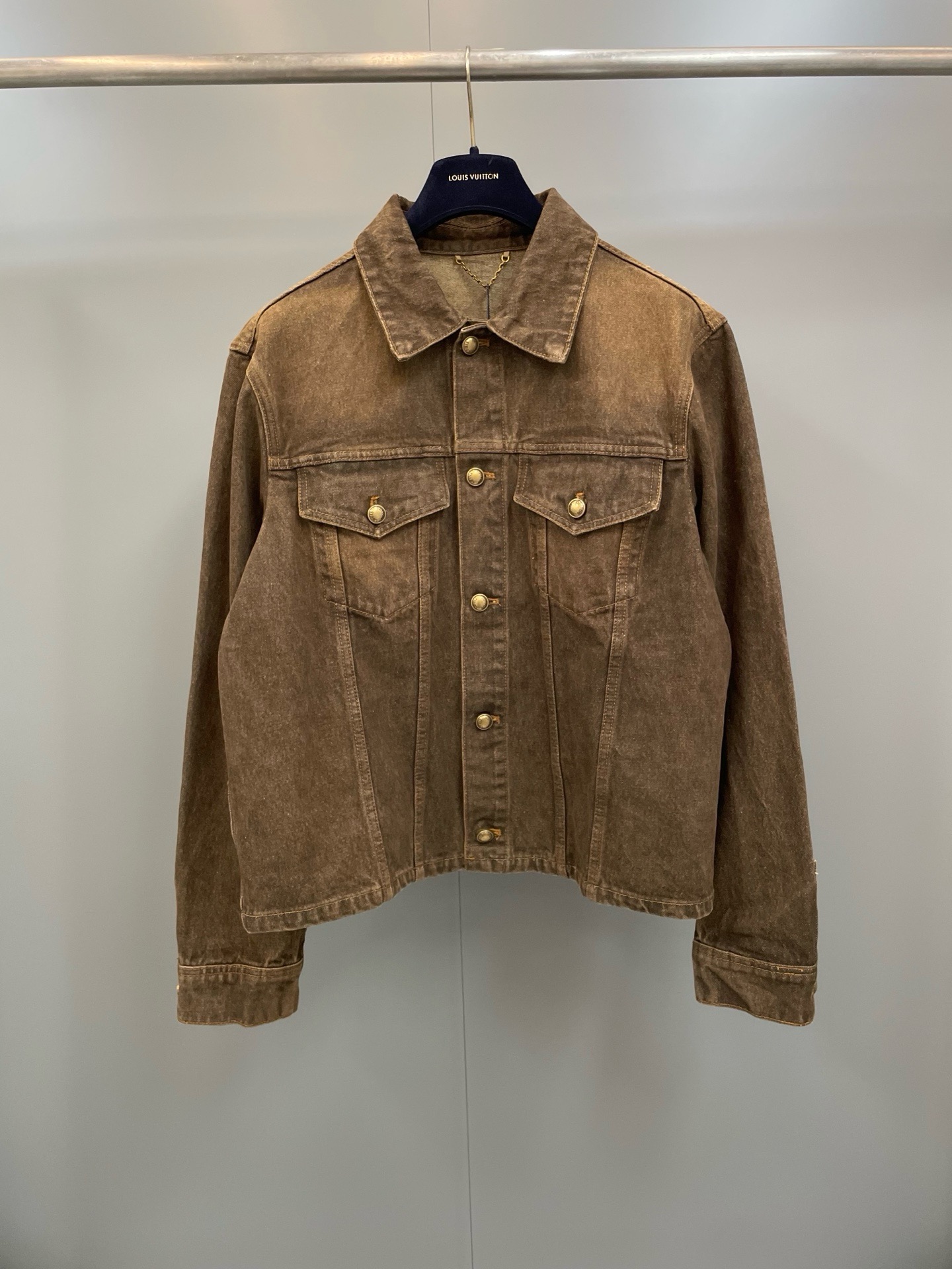 Куртка мужская Louis Vuitton Coffee Indigo Denim Blouson коричневого цвета с винтажной обработкой и кожаной отделкой