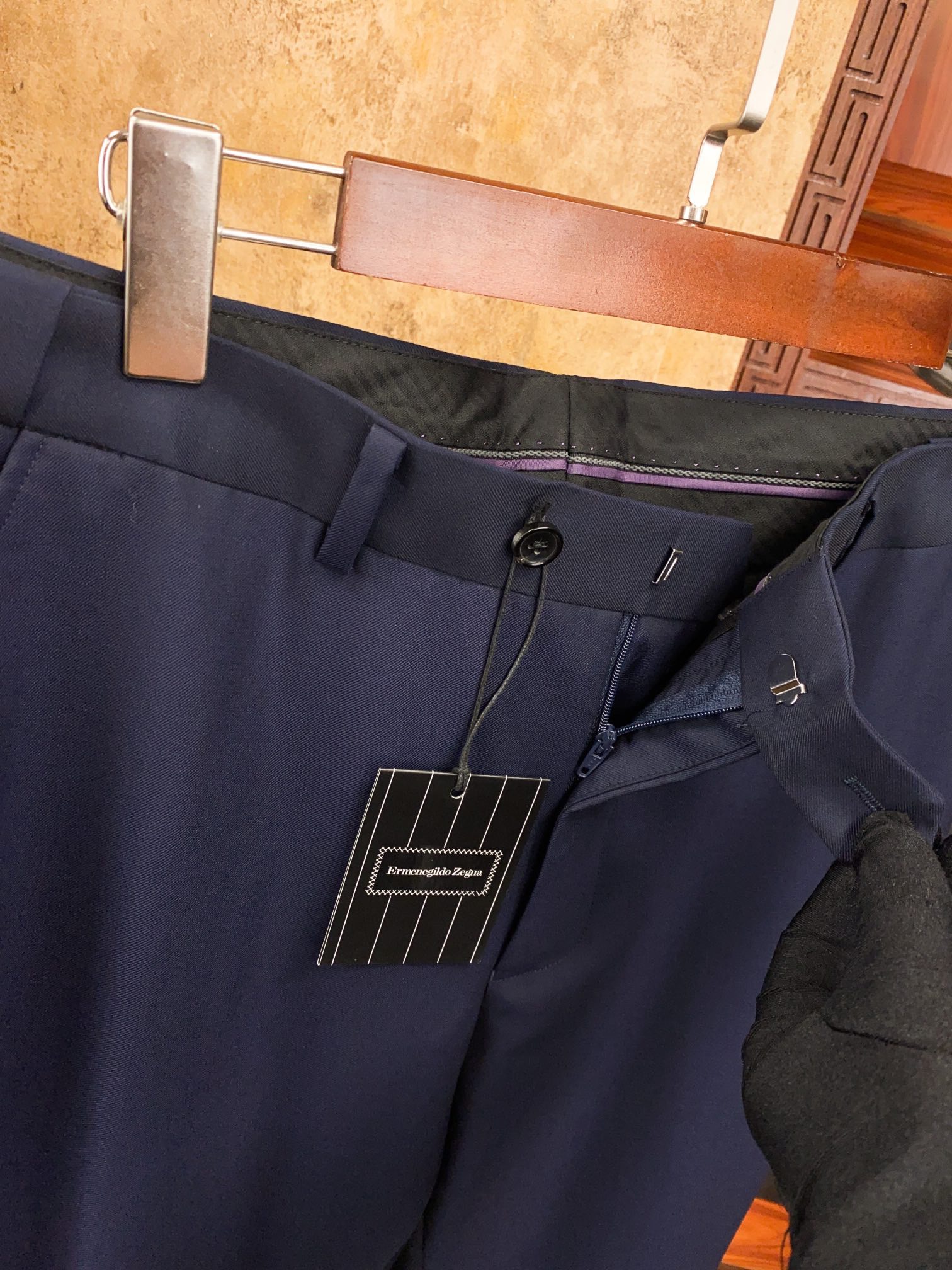 Костюм мужской в стиле Zegna из шерсти тёмно-синего цвета с классическим силуэтом