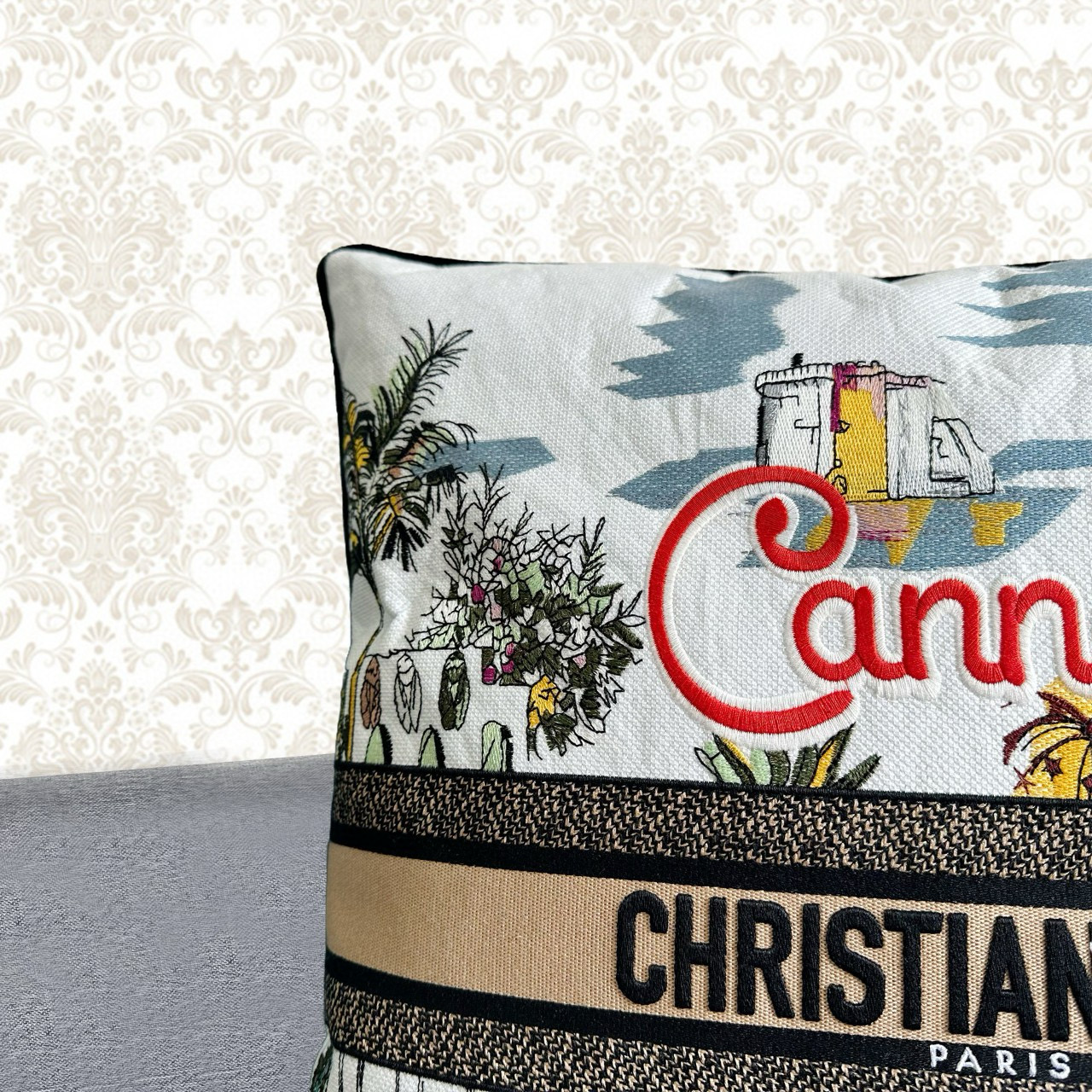  Подушка декоративная в стиле Dior Souvenir Cannes с вышивкой и картографическим принтом, 50×50 см