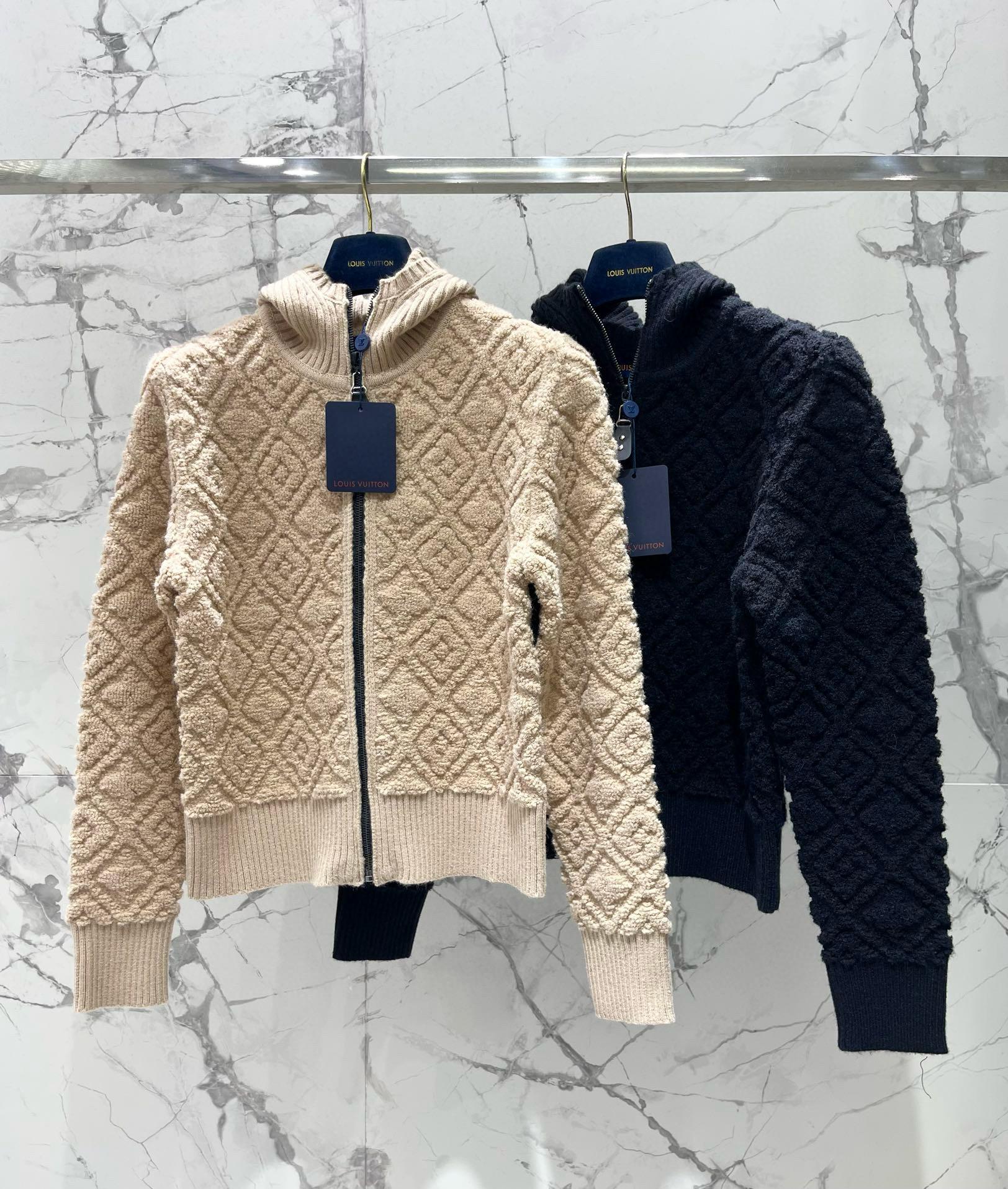 Кардиган женский в стиле Louis Vuitton из трикотажа с фактурной вязкой, бежевого цвета