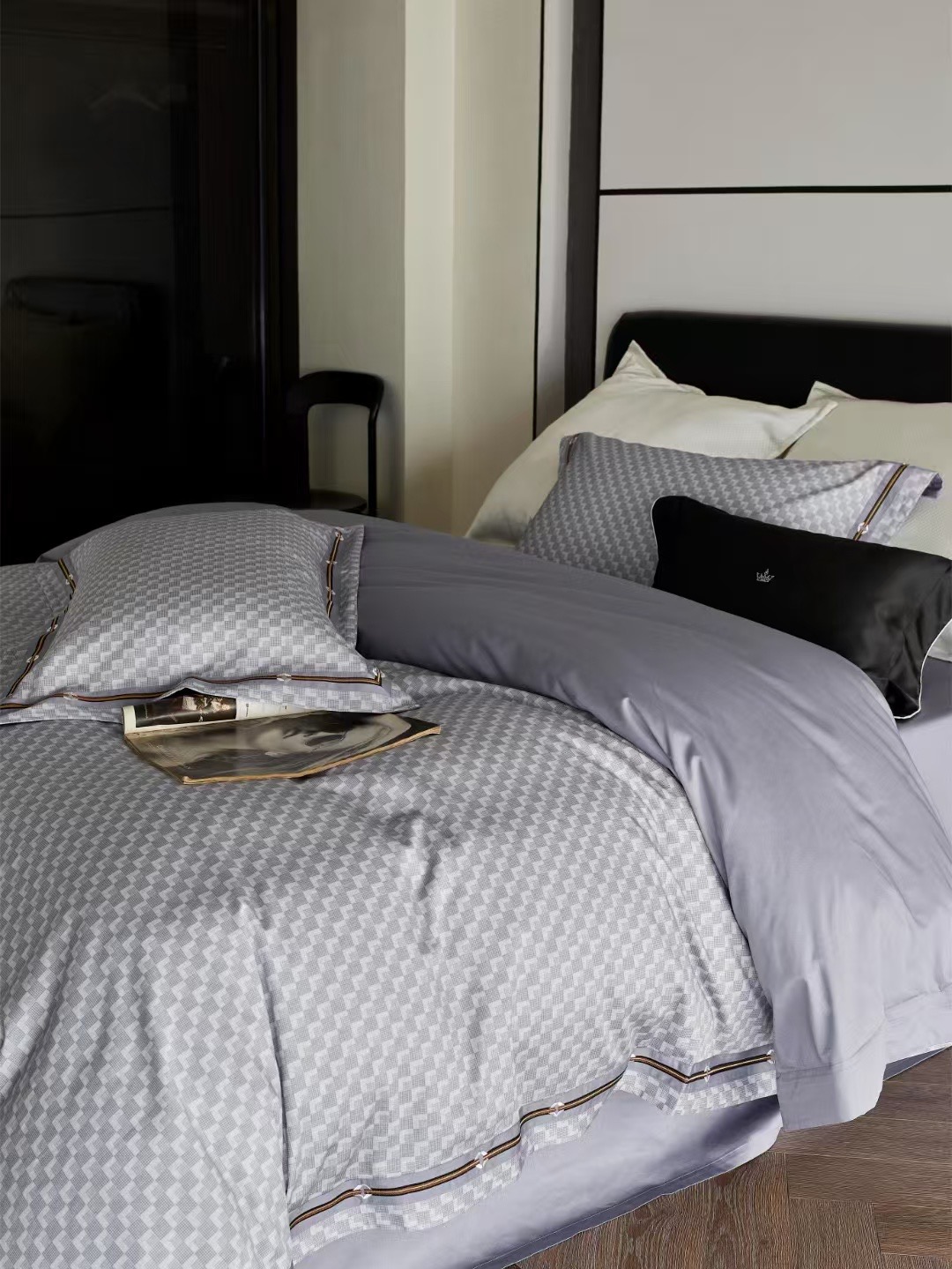 Комплект постельного белья в стиле Hermes с вышивкой сатин люкс 100% хлопок серый (Евро)