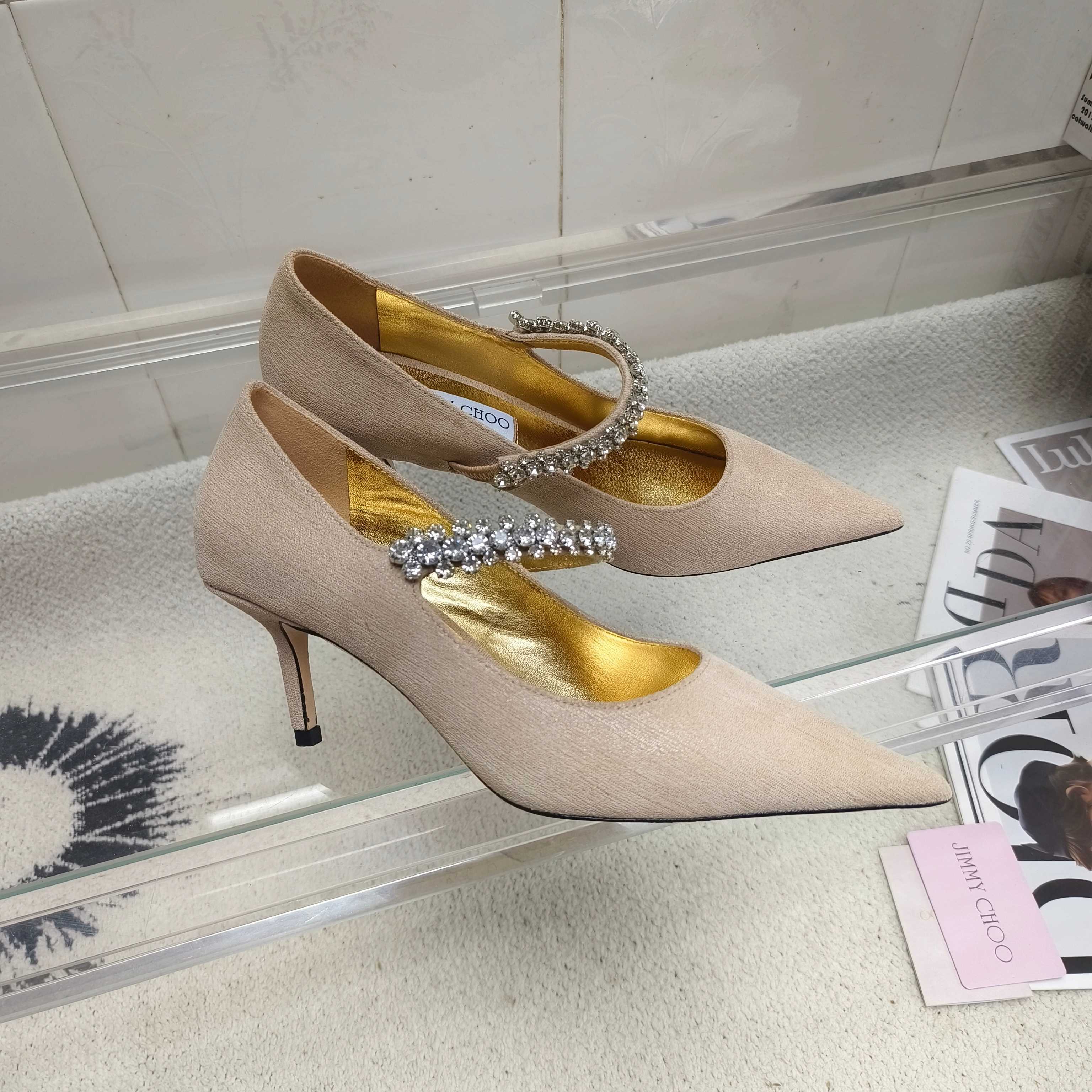 Туфли женские в стиле Jimmy Choo Bing Pump бежевого цвета