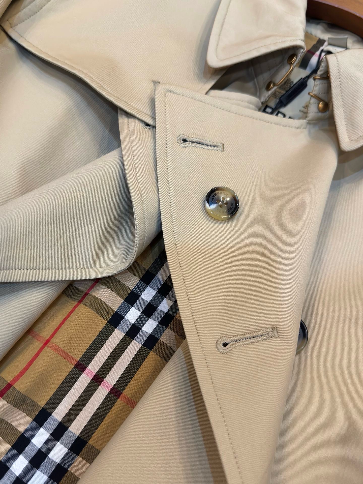 Тренч мужской Burberry Heritage Kensington Long бежевого цвета