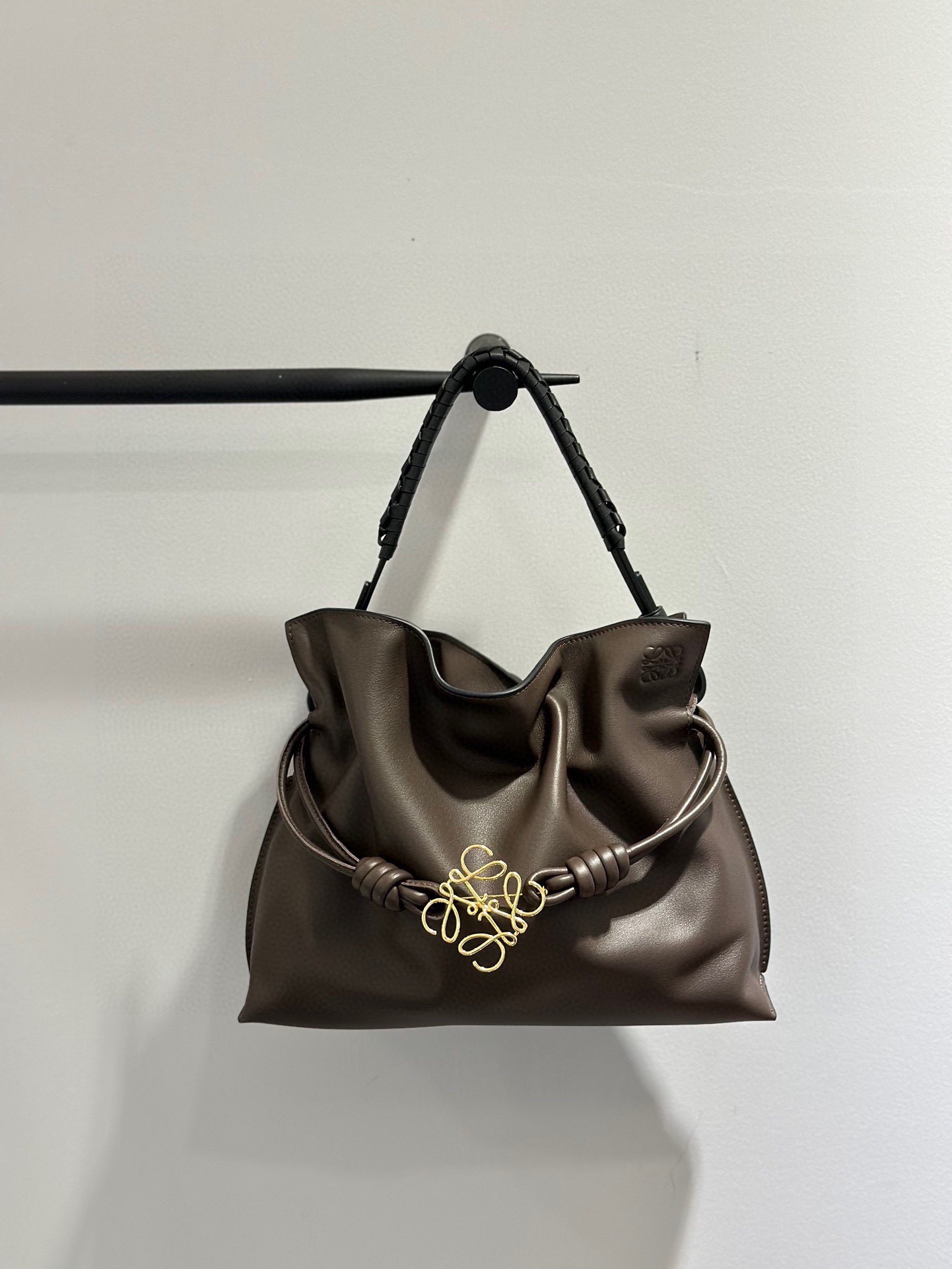 Сумка женская Loewe Flamenco коричневого цвета