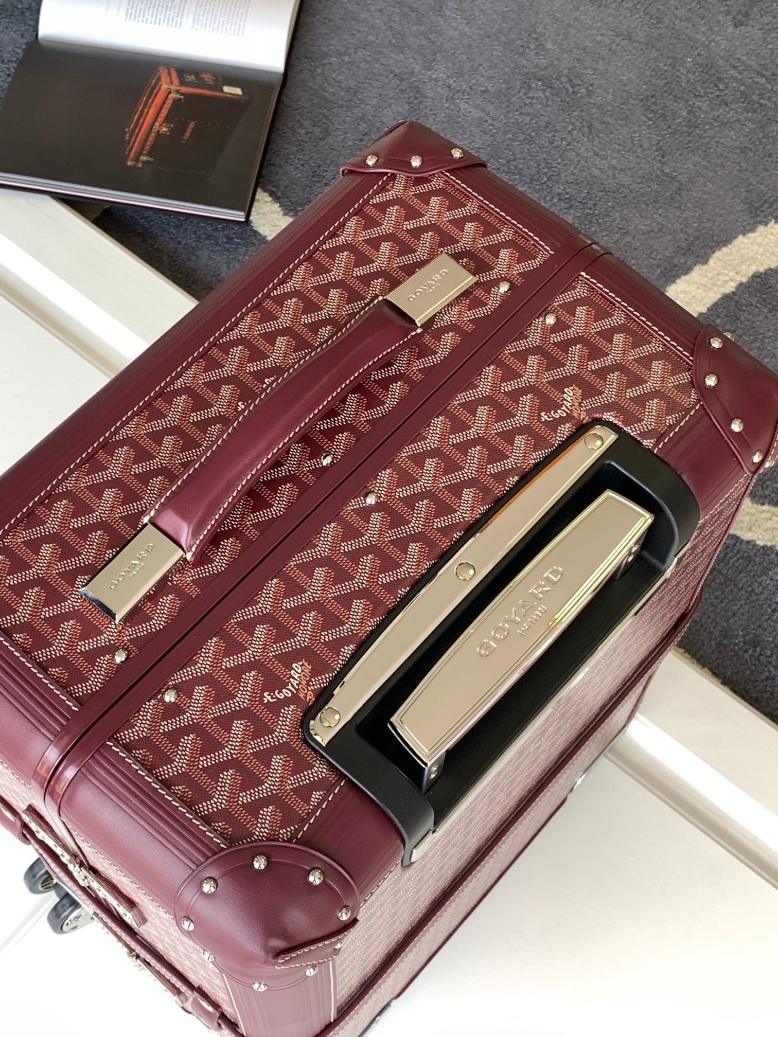Чемодан Goyard Bourget PM бордового цвета