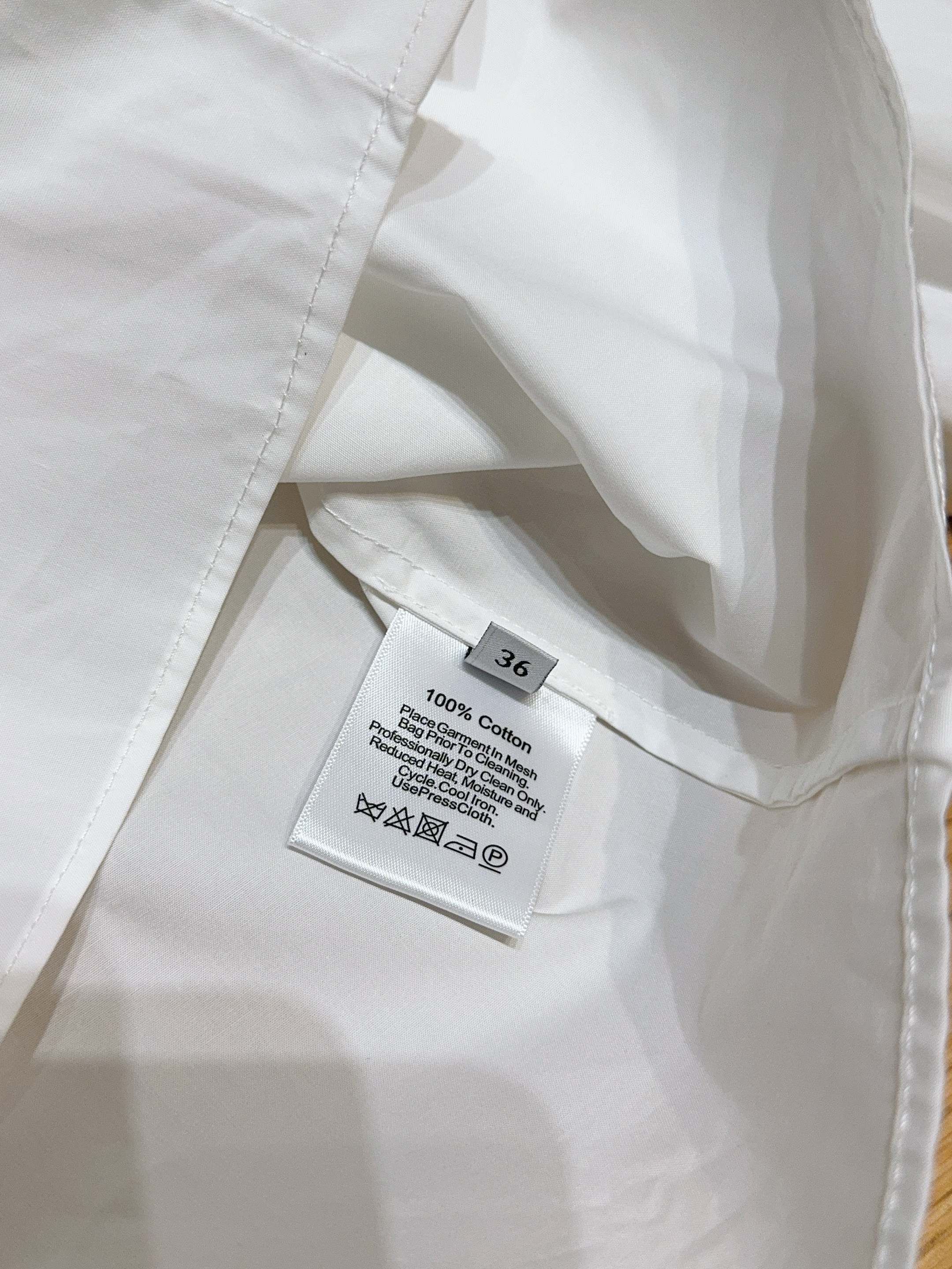 Рубашка женская в стиле CinqàSept  из хлопка белого цвета укороченная с декоративной отделкой