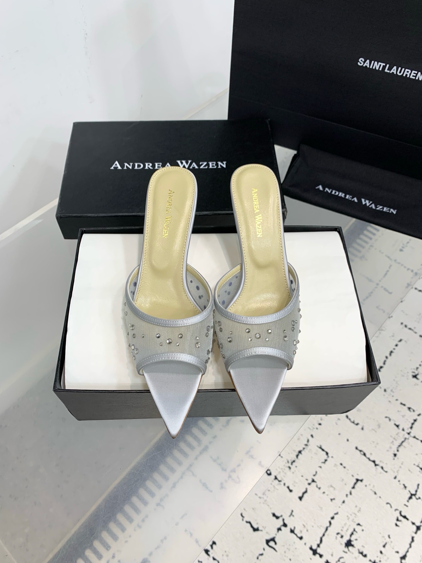 Мюли женские Andrea Wazen серебристого цвета