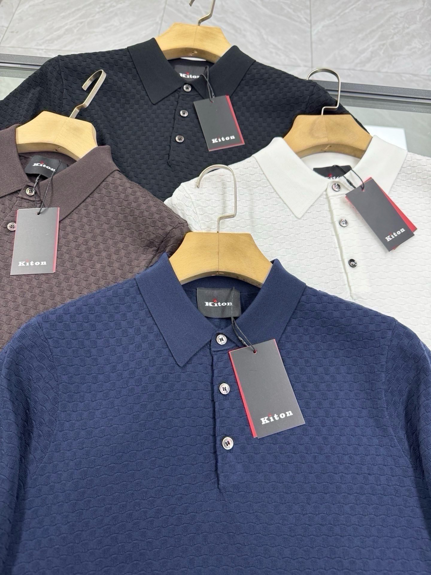 Поло мужское в стиле Kiton из хлопка с текстурной вязкой