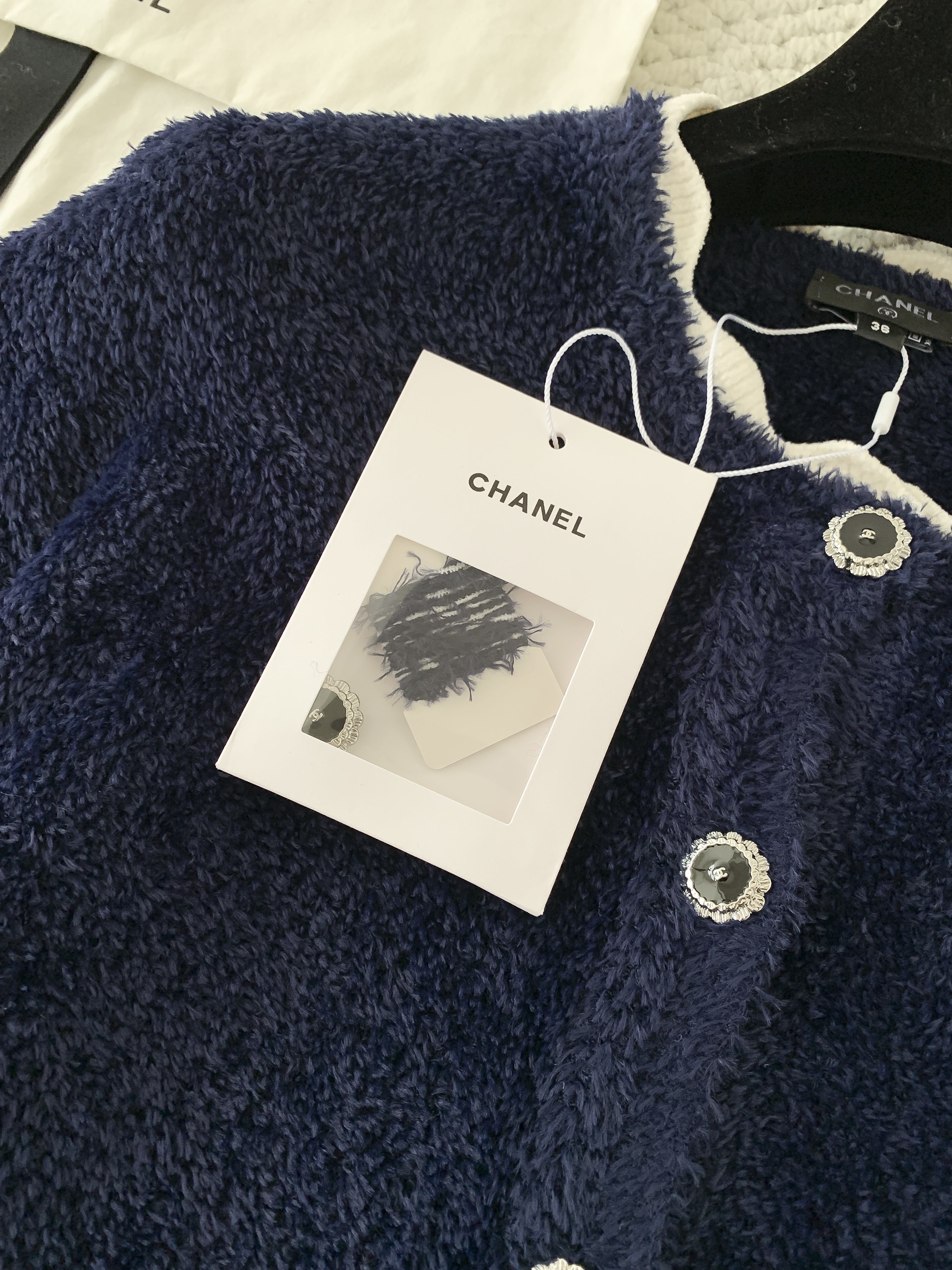 Кардиган женский в стиле Chanel тёмно-синего цвета с контрастной отделкой