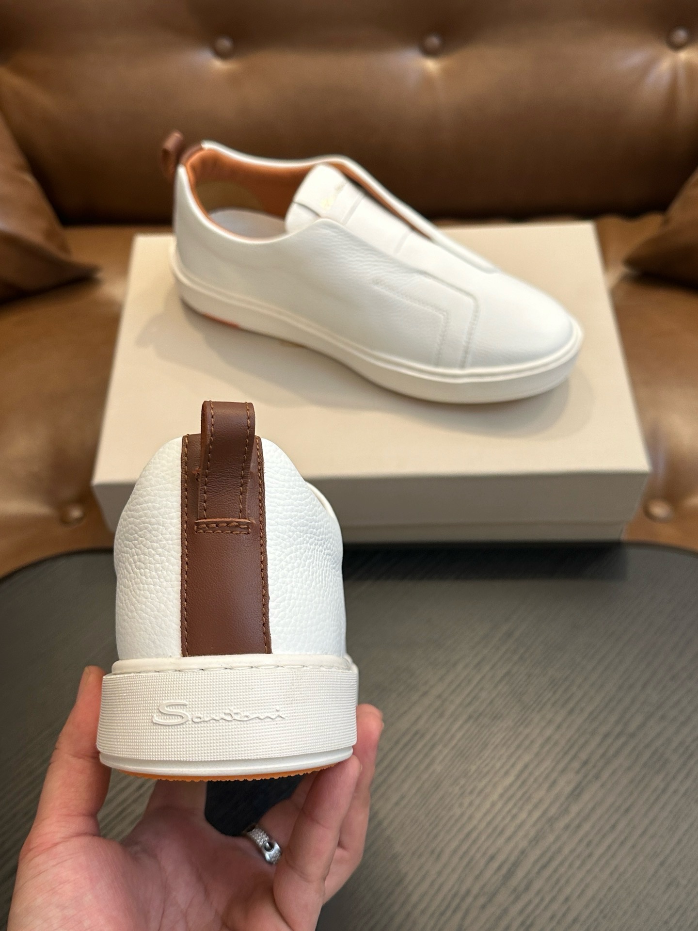 Слипоны мужские в стиле Santoni белого цвета