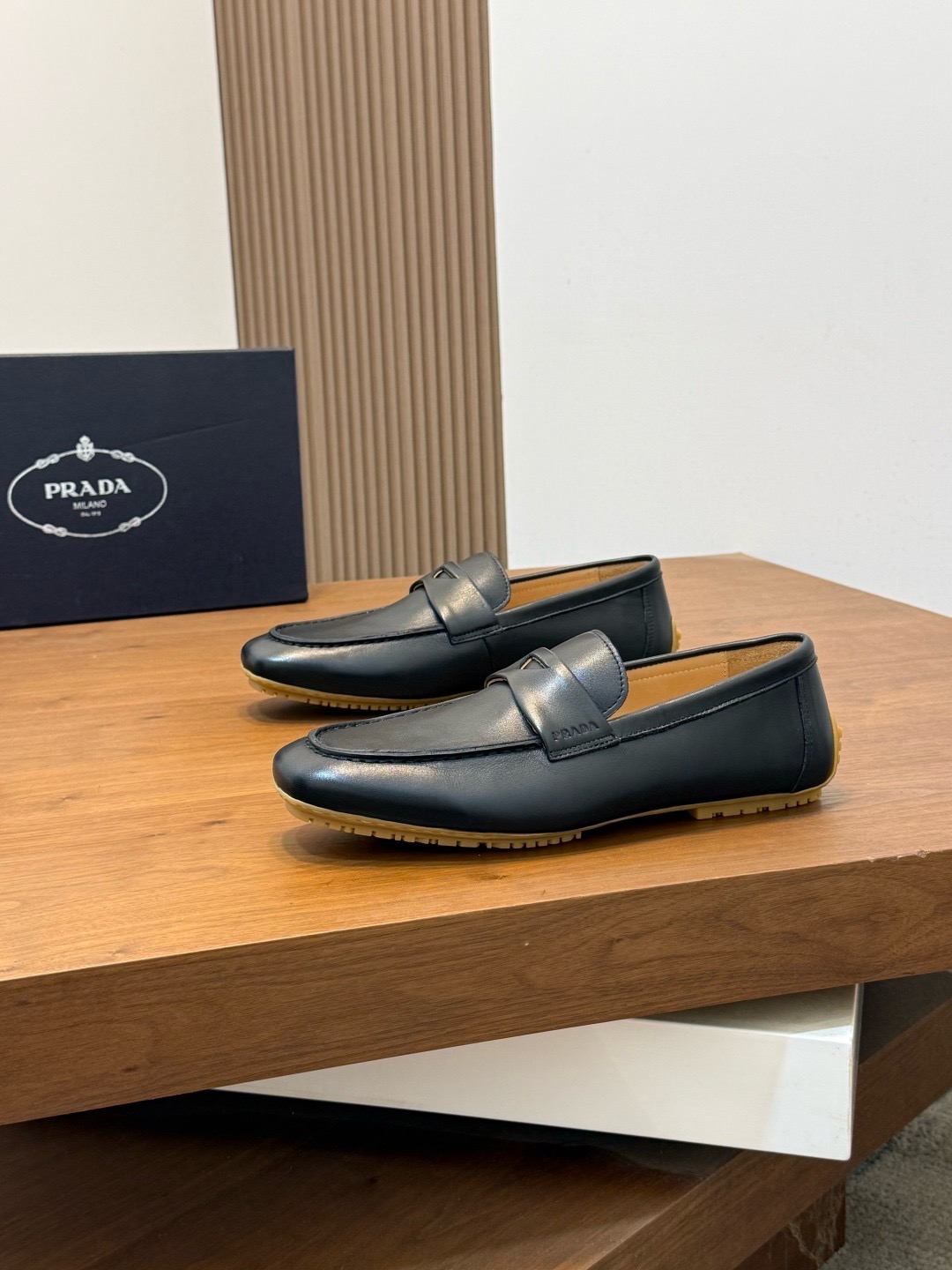 Мокасины мужские Prada чёрного цвета