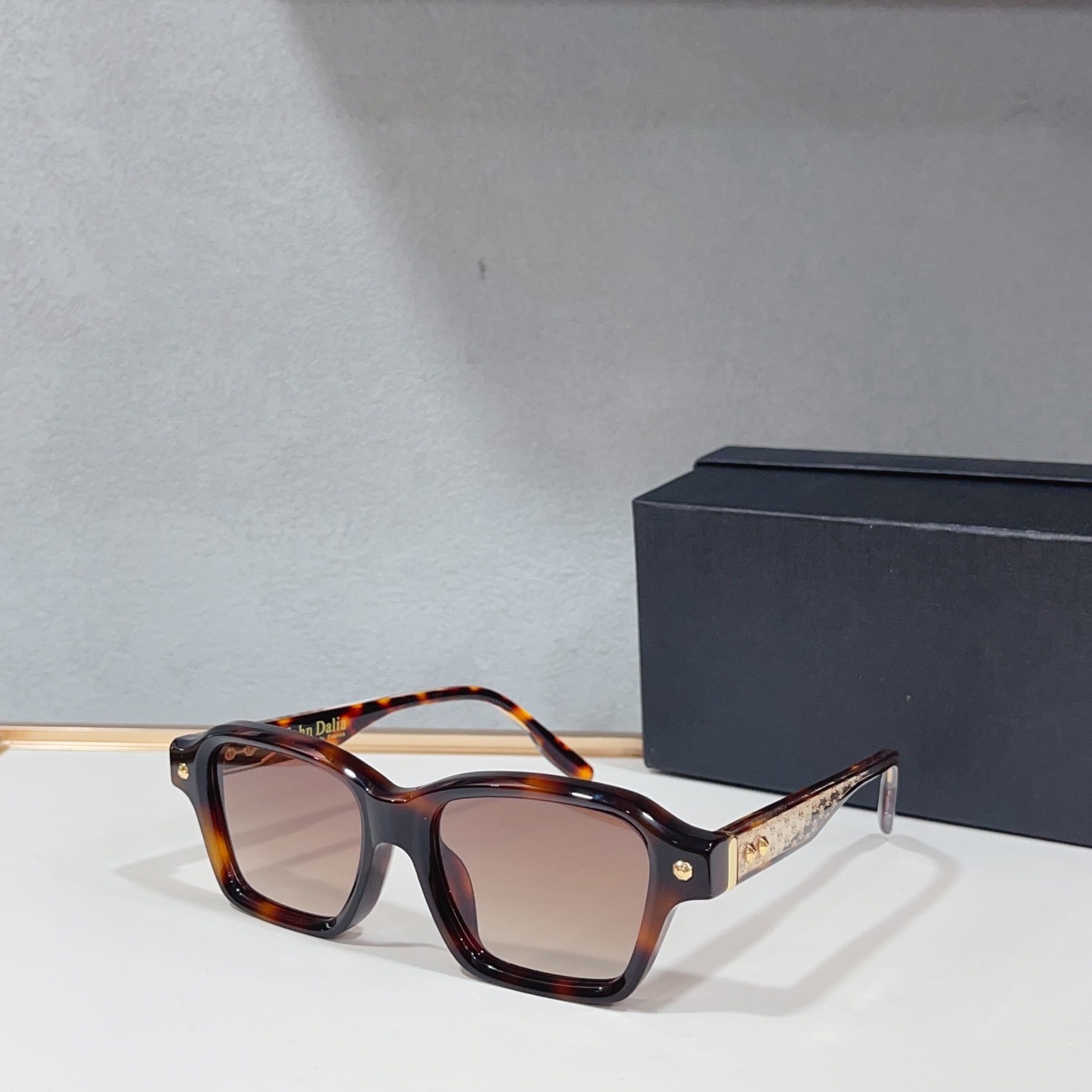 Очки солнцезащитные мужские в стиле John Dalia прямоугольной формы