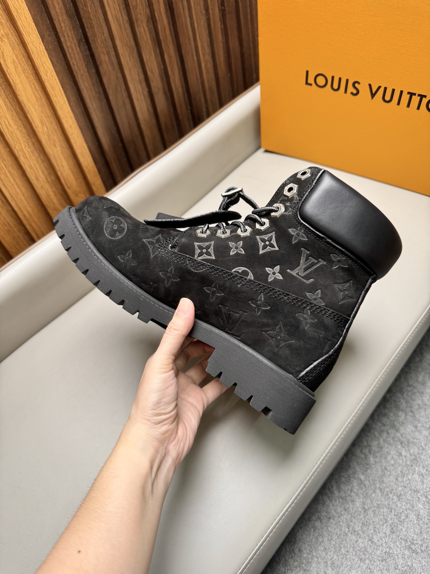 Ботинки мужские Louis Vuitton LV Remix Combat Boot чёрного цвета