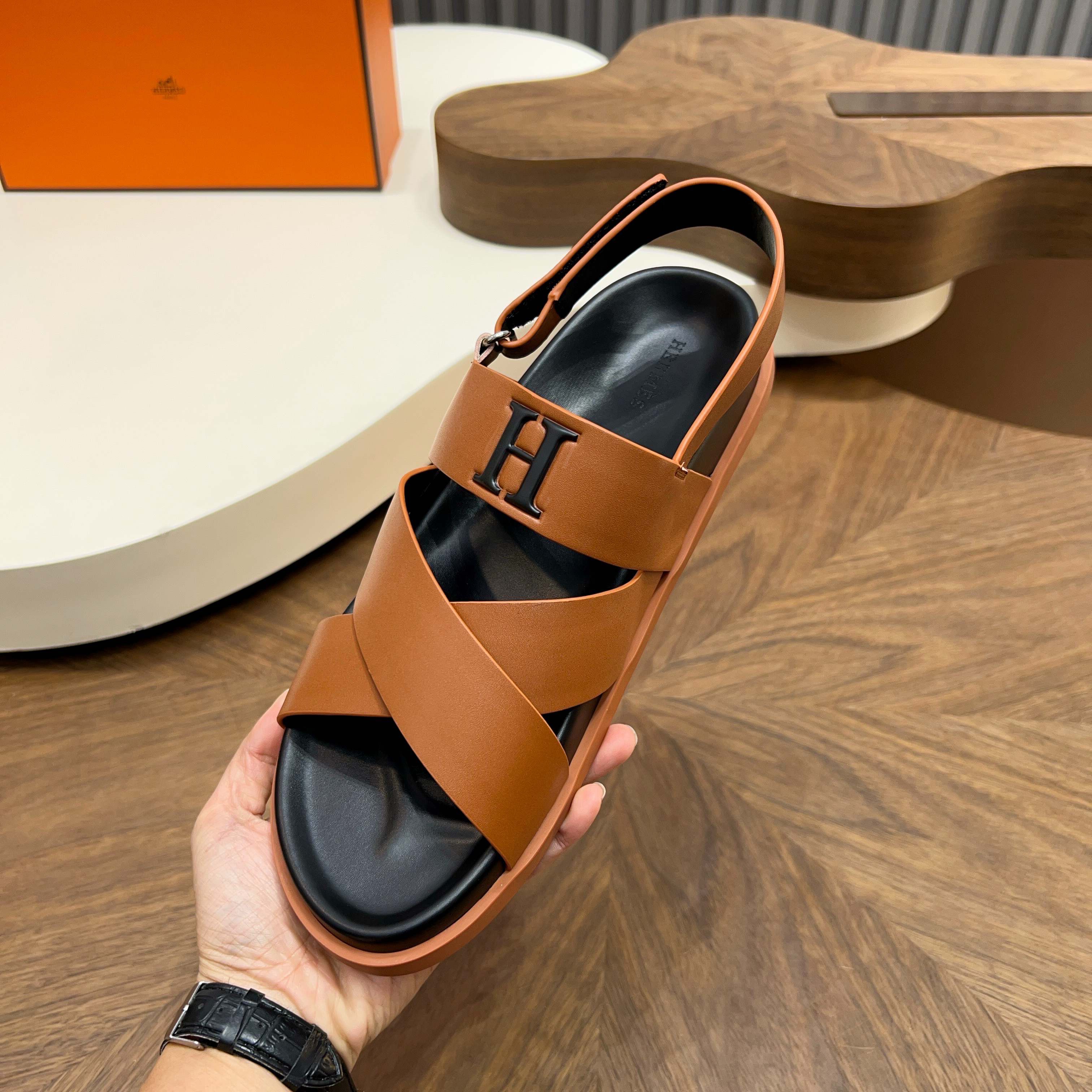 Сандалии мужские в стиле Hermès коричневого цвета