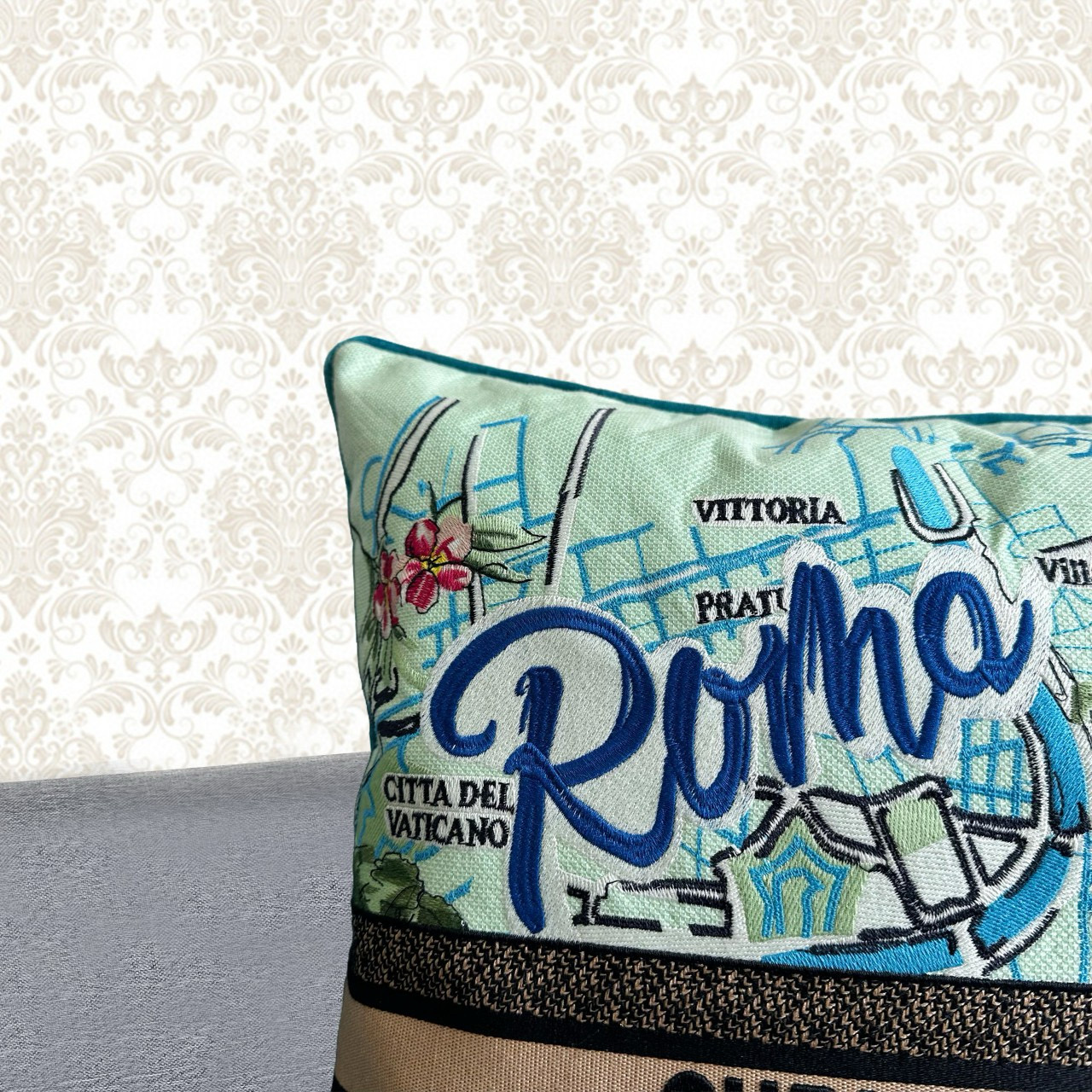  Подушка декоративная в стиле Dior Souvenir Roma с вышивкой и картографическим принтом, 50×50 см