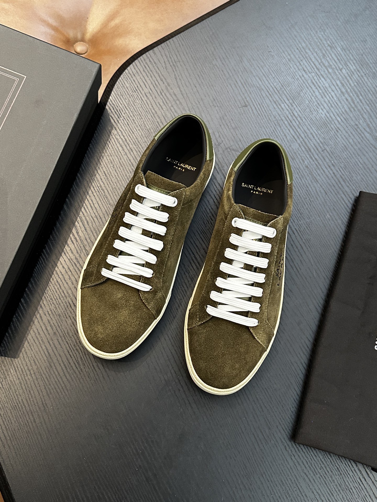 Кроссовки мужские в стиле Saint Laurent SL/61 из натуральной замши оливкового цвета