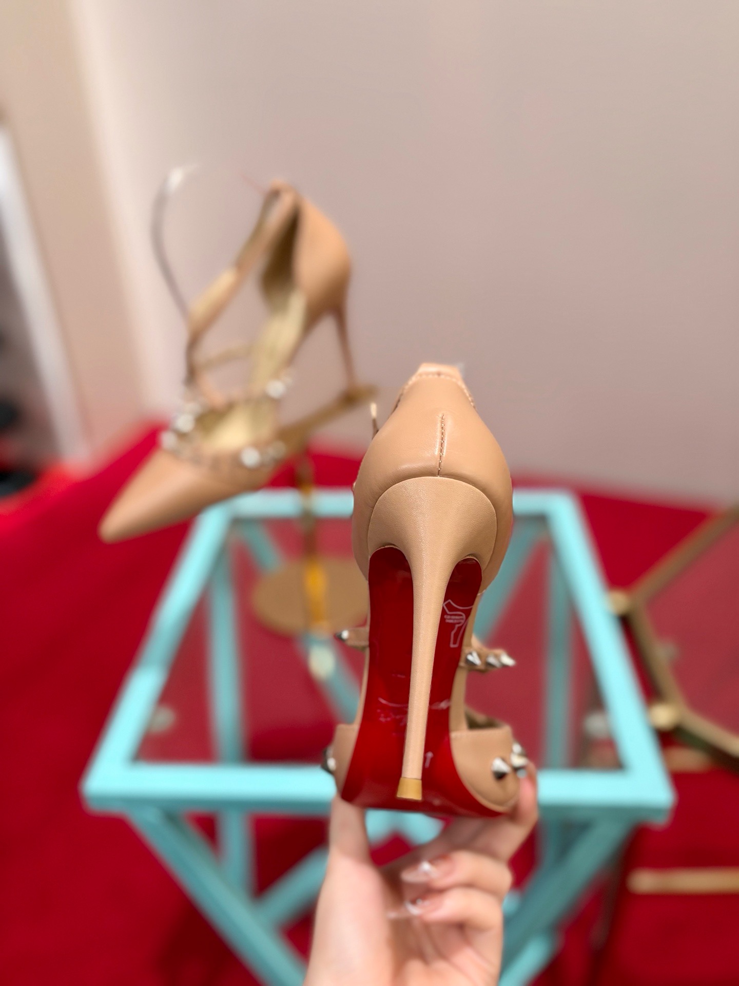 Туфли женские в стиле Christian Louboutin So Kate бежевого цвета