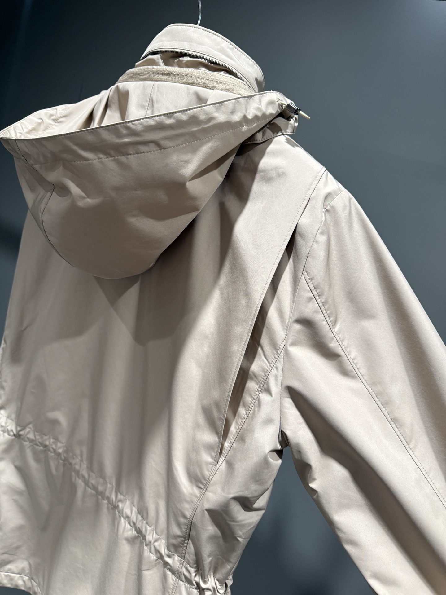 Куртка мужская в стиле Loro Piana из плащевой ткани бежевого цвета