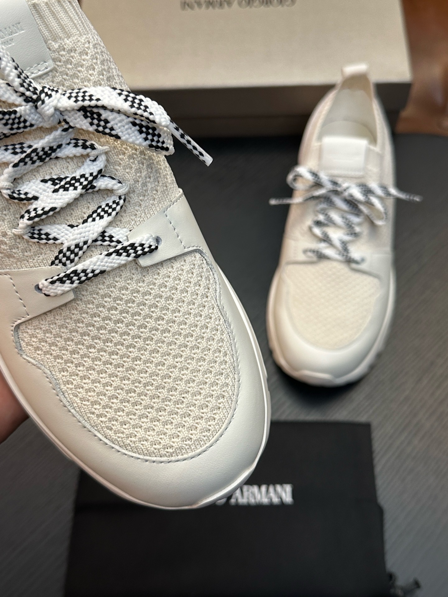 Кроссовки мужские Giorgio Armani Gyo белого цвета