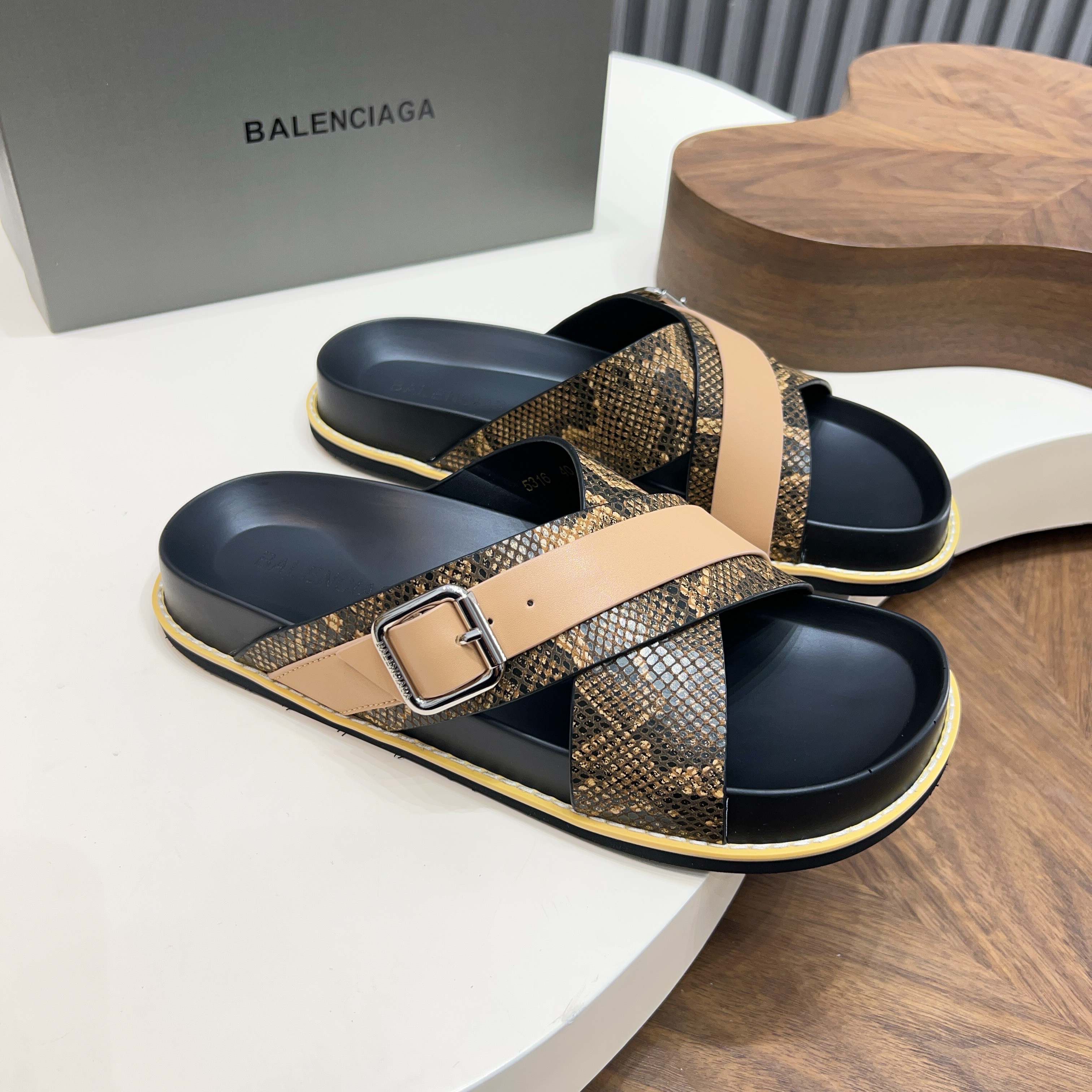 Сандалии мужские в стиле Balenciaga коричневого и черного цвета