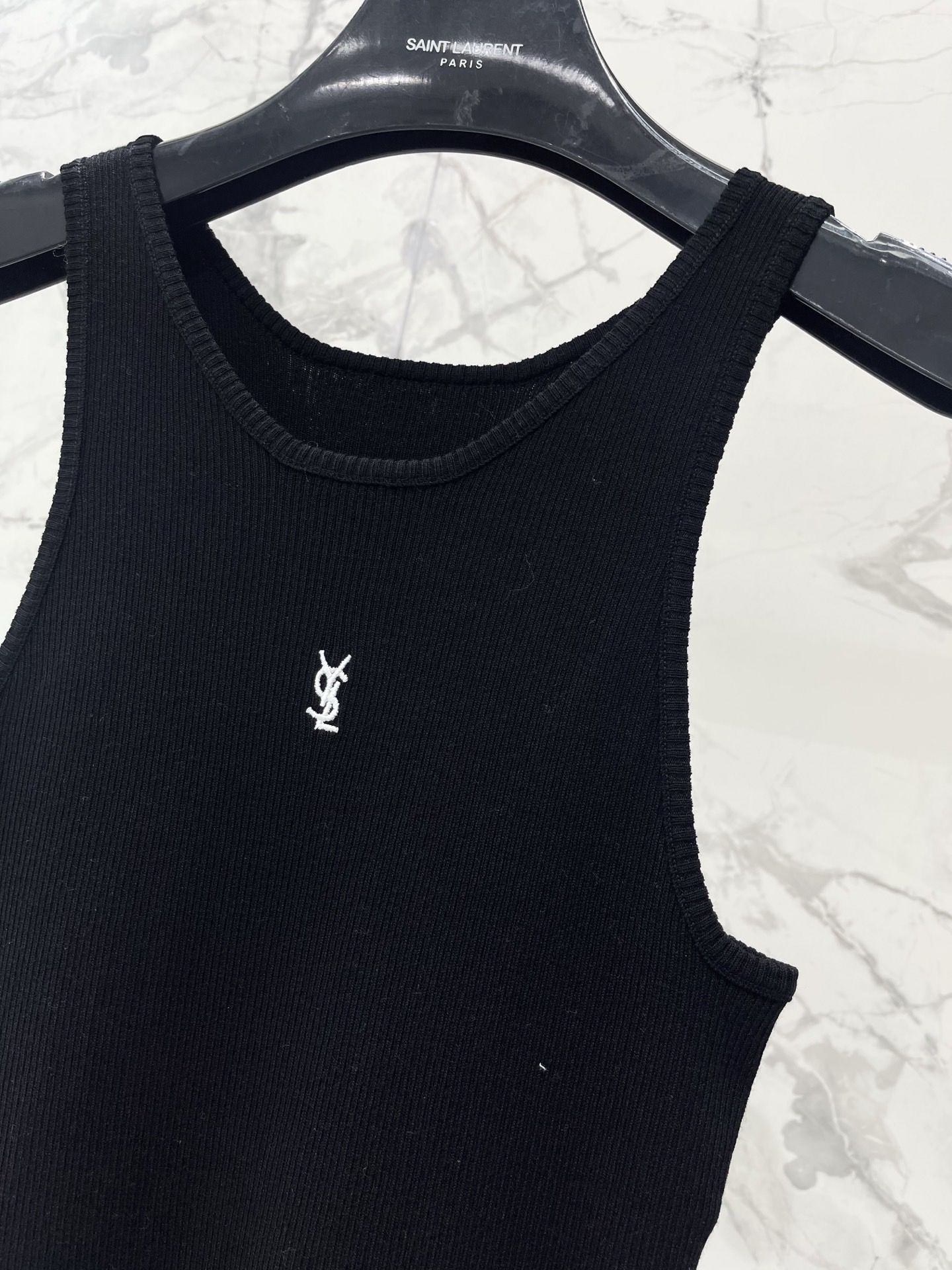 Топ женский в стиле Saint Laurent чёрного цвета без рукавов с вышитым логотипом