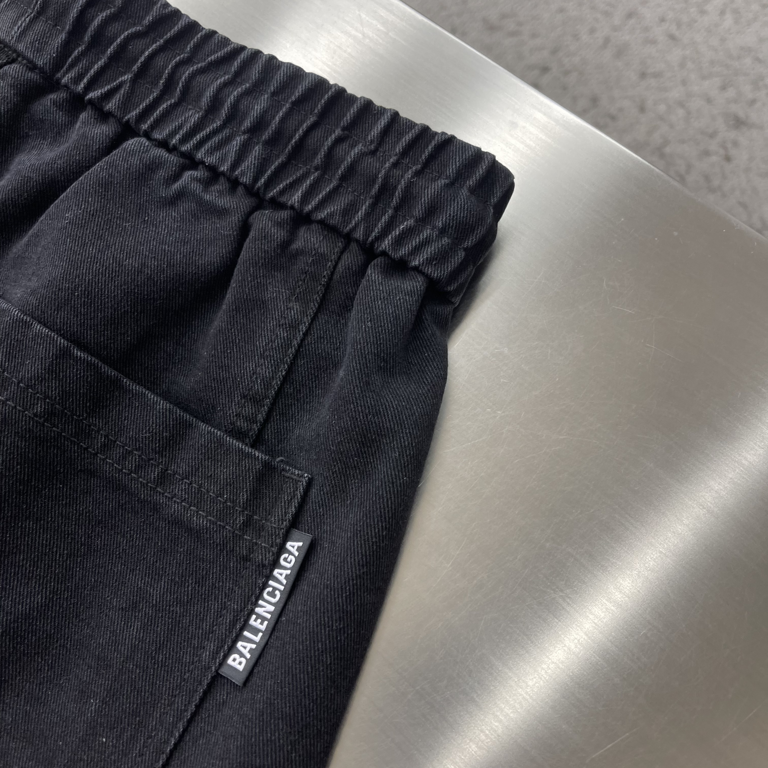 Джинсы мужские в стиле Balenciaga свободные чёрног цвета с резинкой